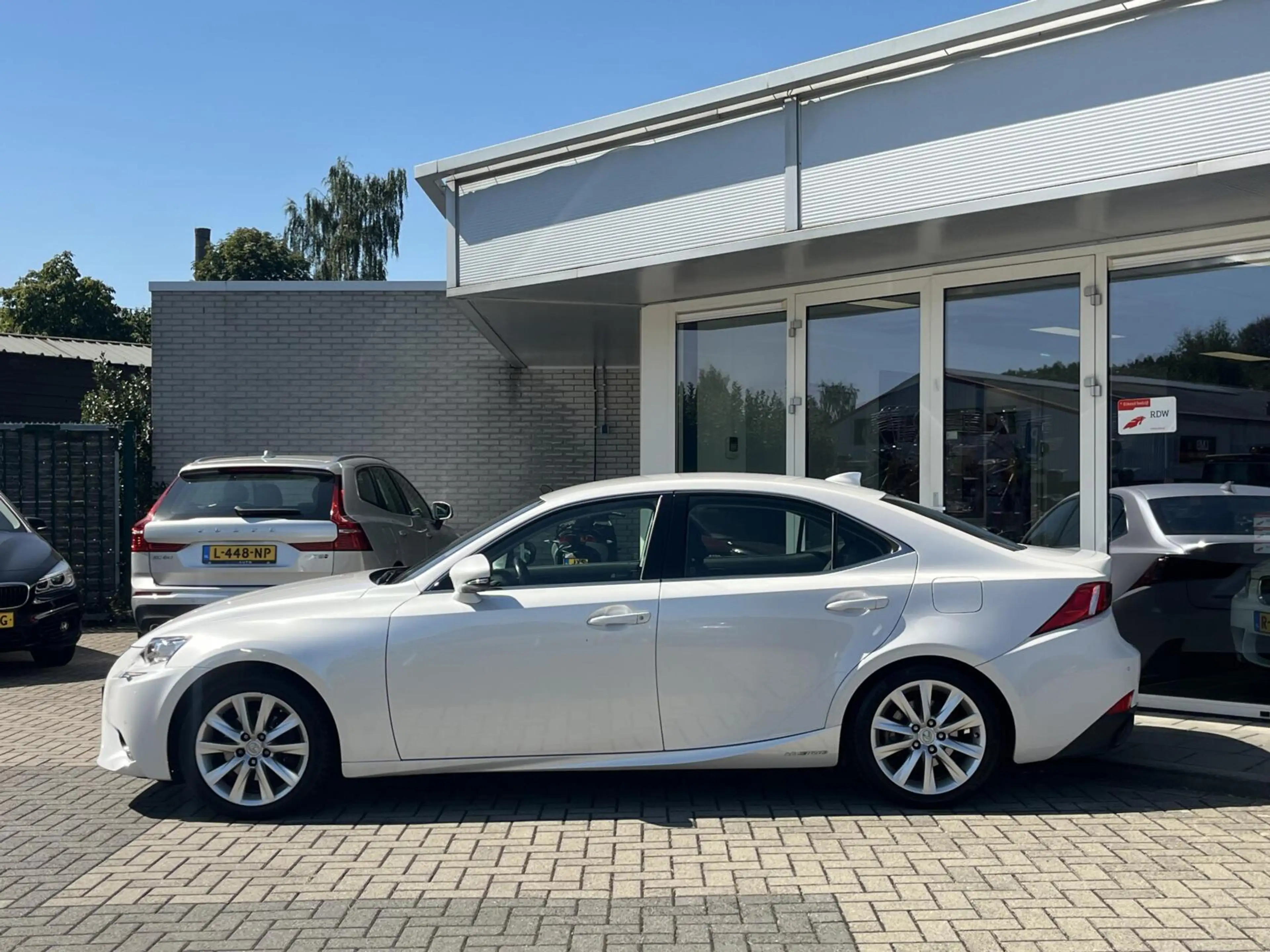 Lexus IS 300 300h HYBRID 223PK TREKHAAK+ACC+DAB+CAMERA DEALER O — photo 4