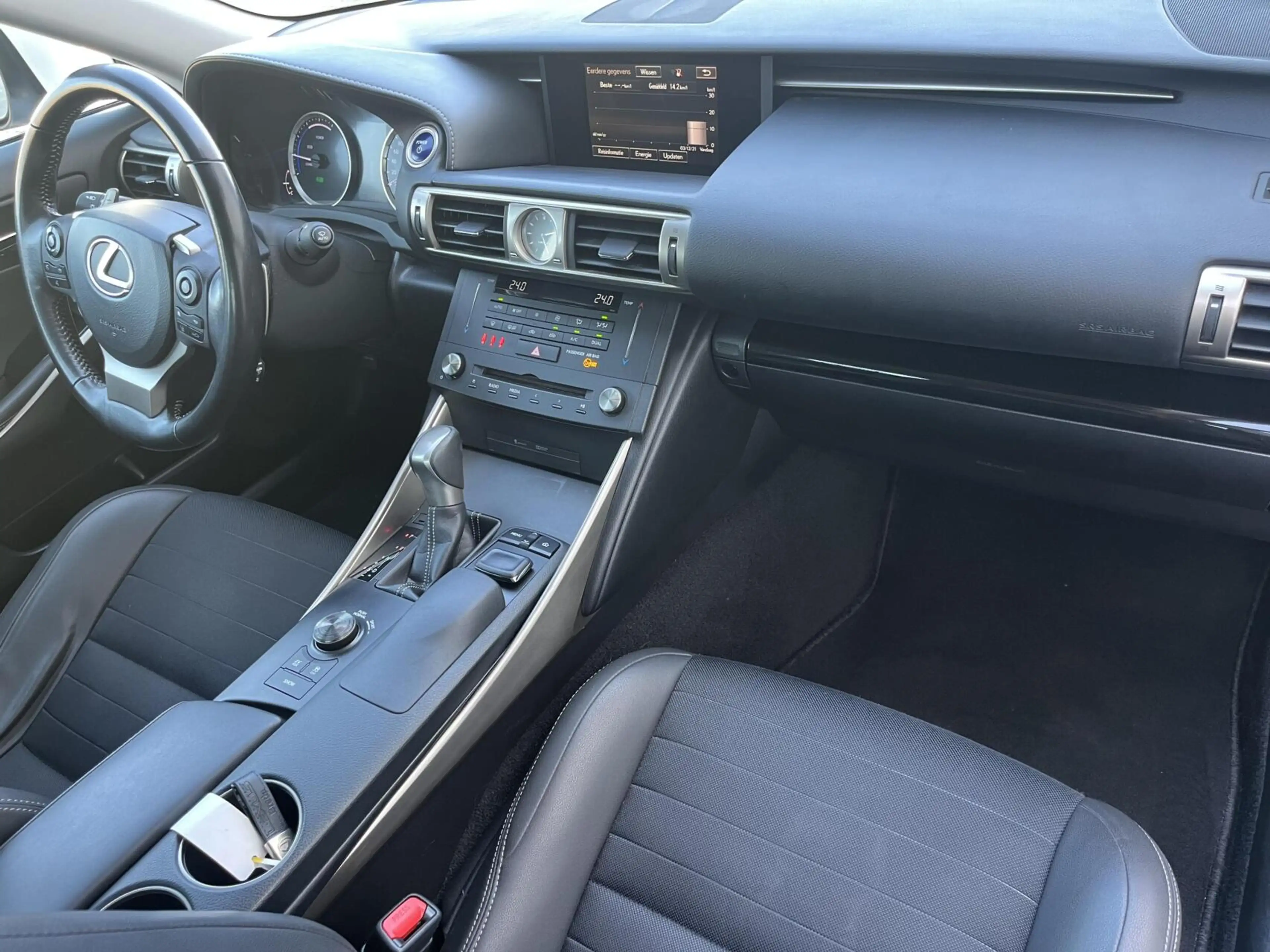 Lexus IS 300 300h HYBRID 223PK TREKHAAK+ACC+DAB+CAMERA DEALER O — photo 2