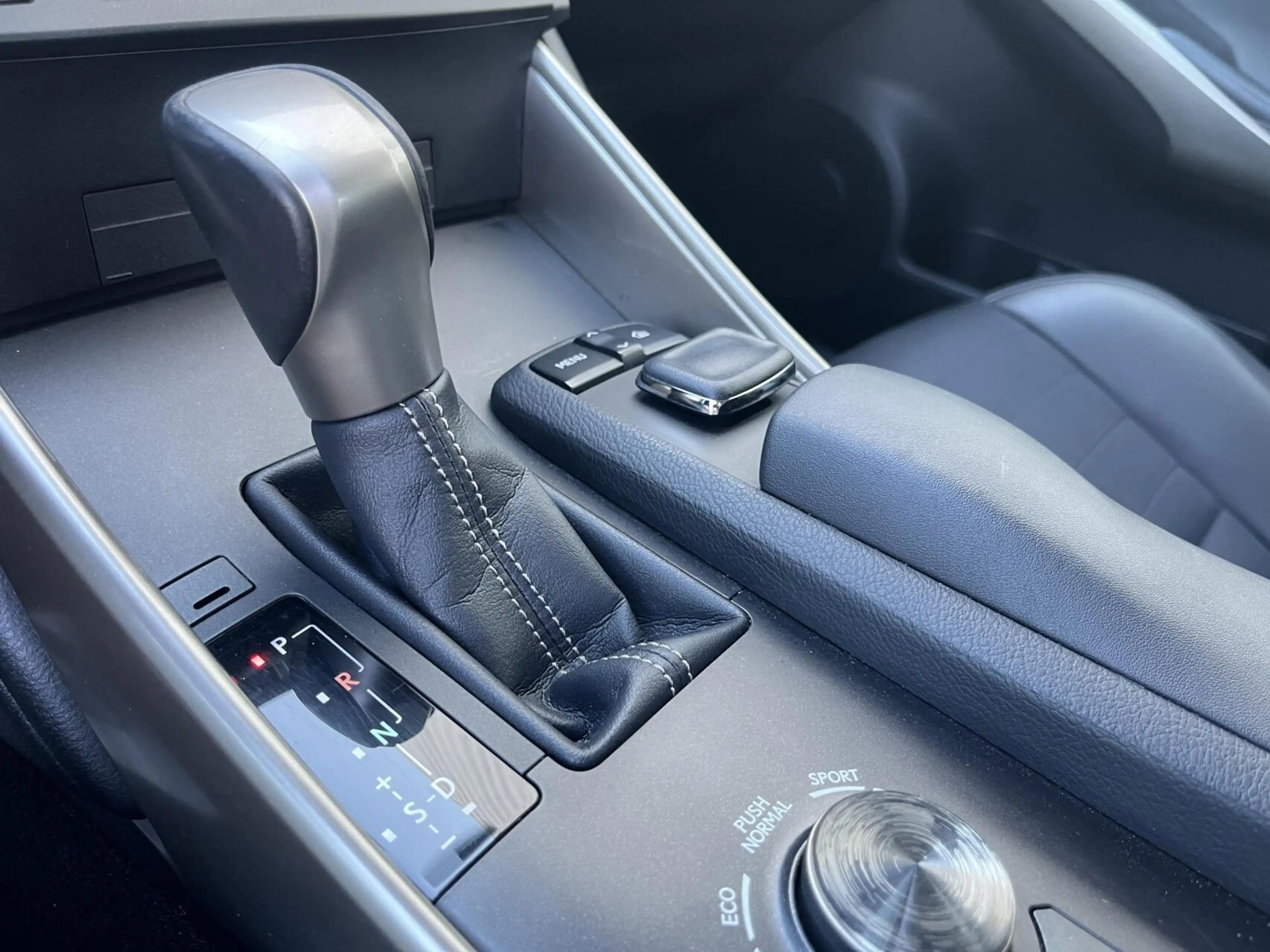 Lexus IS 300 300h HYBRID 223PK TREKHAAK+ACC+DAB+CAMERA DEALER O — photo 14