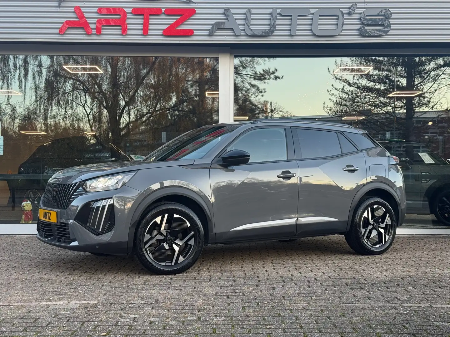 Peugeot 2008 1.2 PureTech 130 Allure l Automaat l Blind-spot l Gris - 1