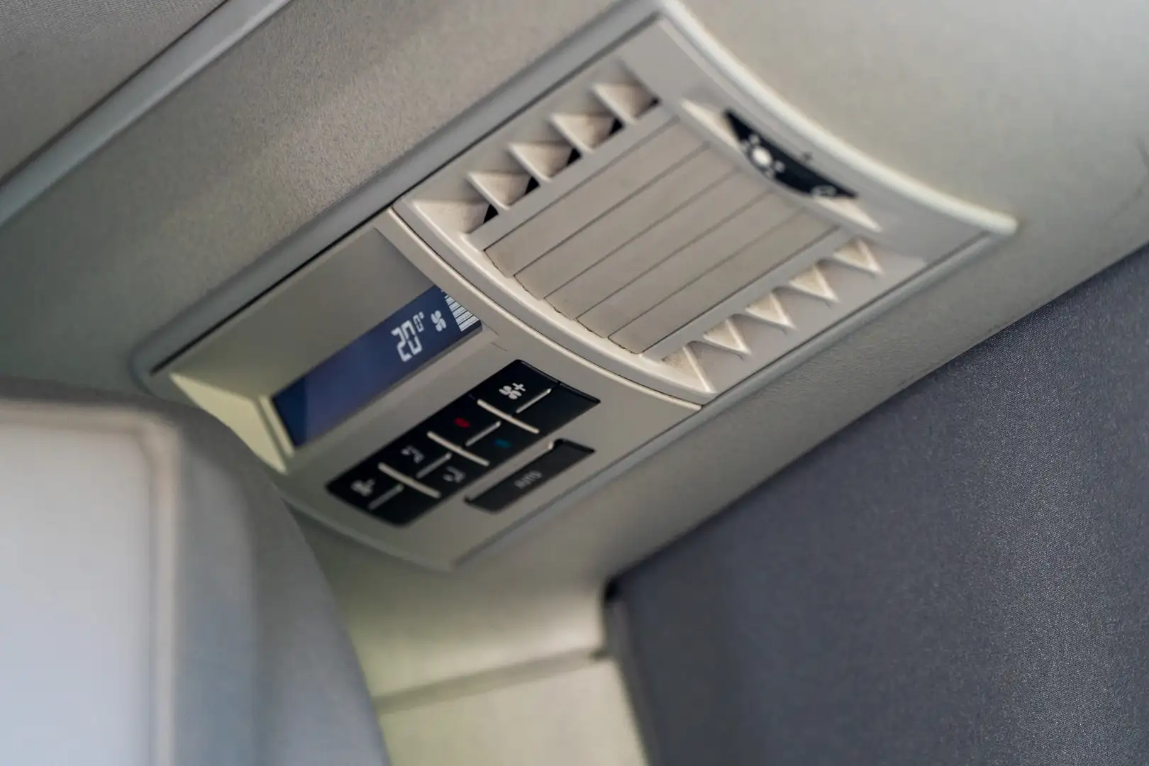 Volkswagen T5 California California Aufstelldach WEBASTO TOP GEPFLEGT Grau - 2