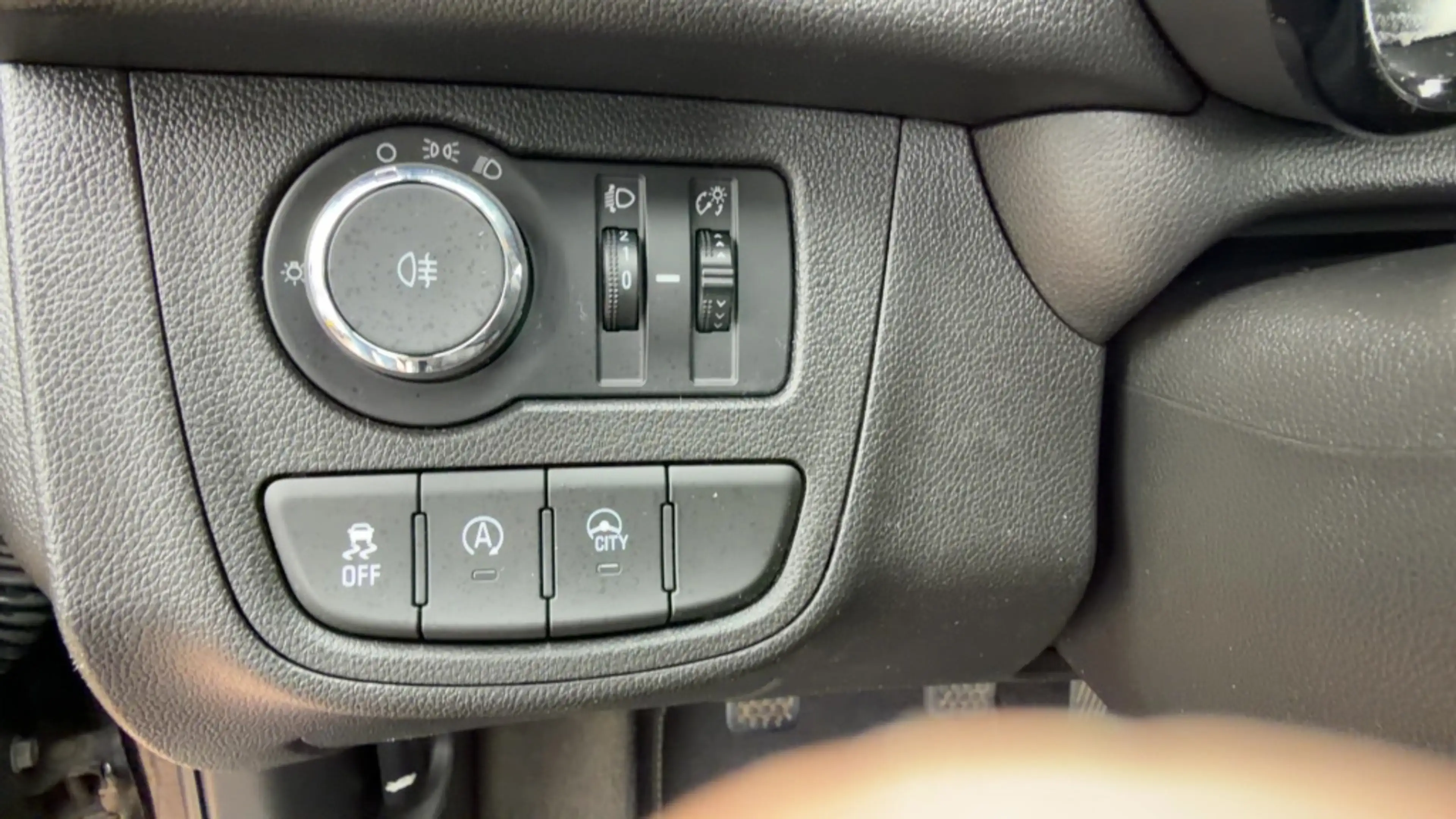 Opel Karl 1.0 120 Jaar Edition cruise — photo 20