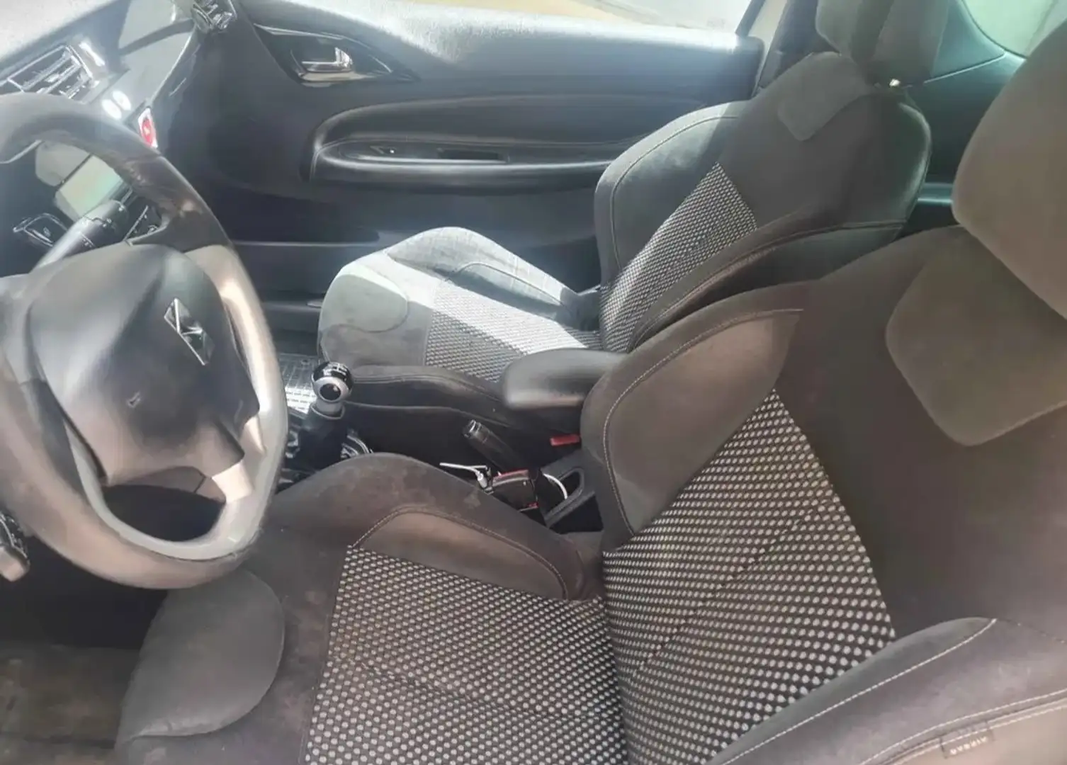 Citroen DS3 1.4 hdi So Chic 70cv - 1