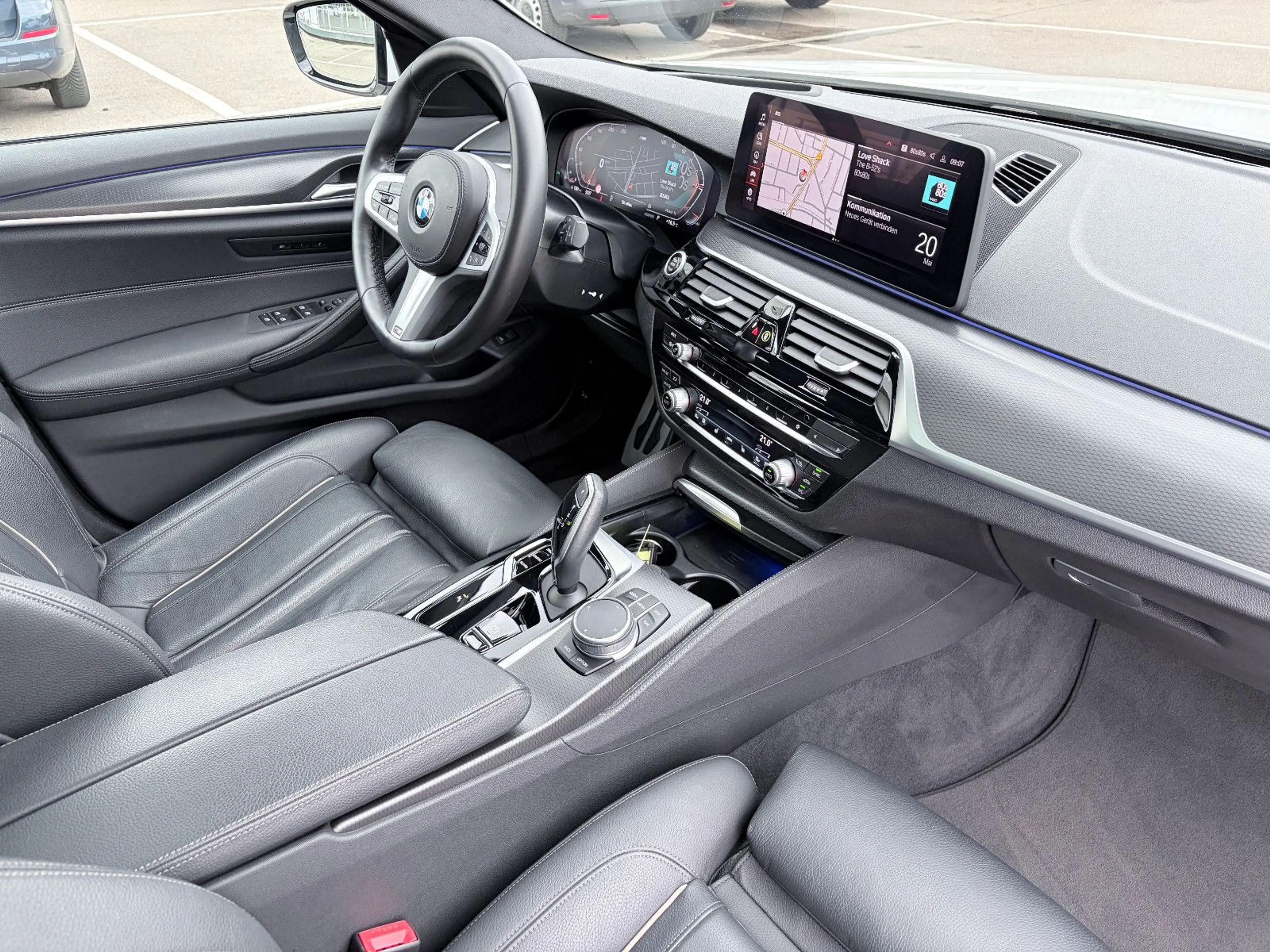 BMW 520 i Aut. M Sport PANO/AHK/HUD/KOMFORTSITZE — photo 13