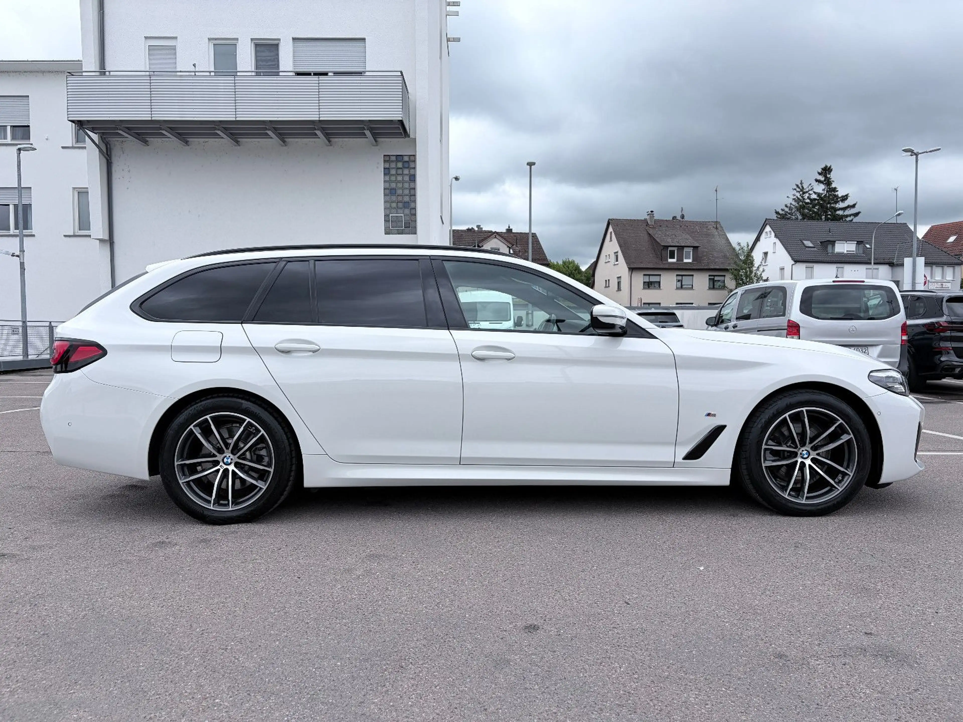 BMW 520 i Aut. M Sport PANO/AHK/HUD/KOMFORTSITZE — photo 4