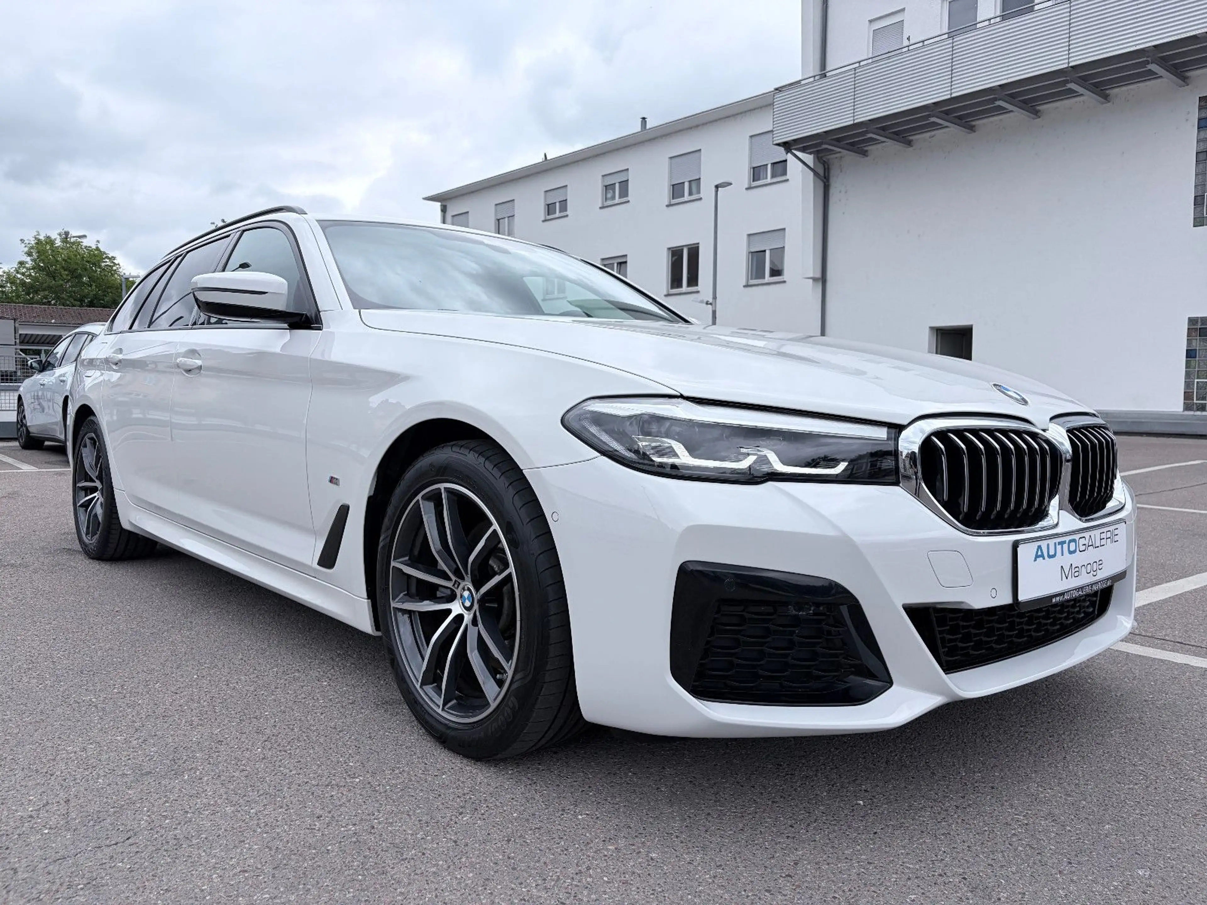 BMW 520 i Aut. M Sport PANO/AHK/HUD/KOMFORTSITZE — photo 3