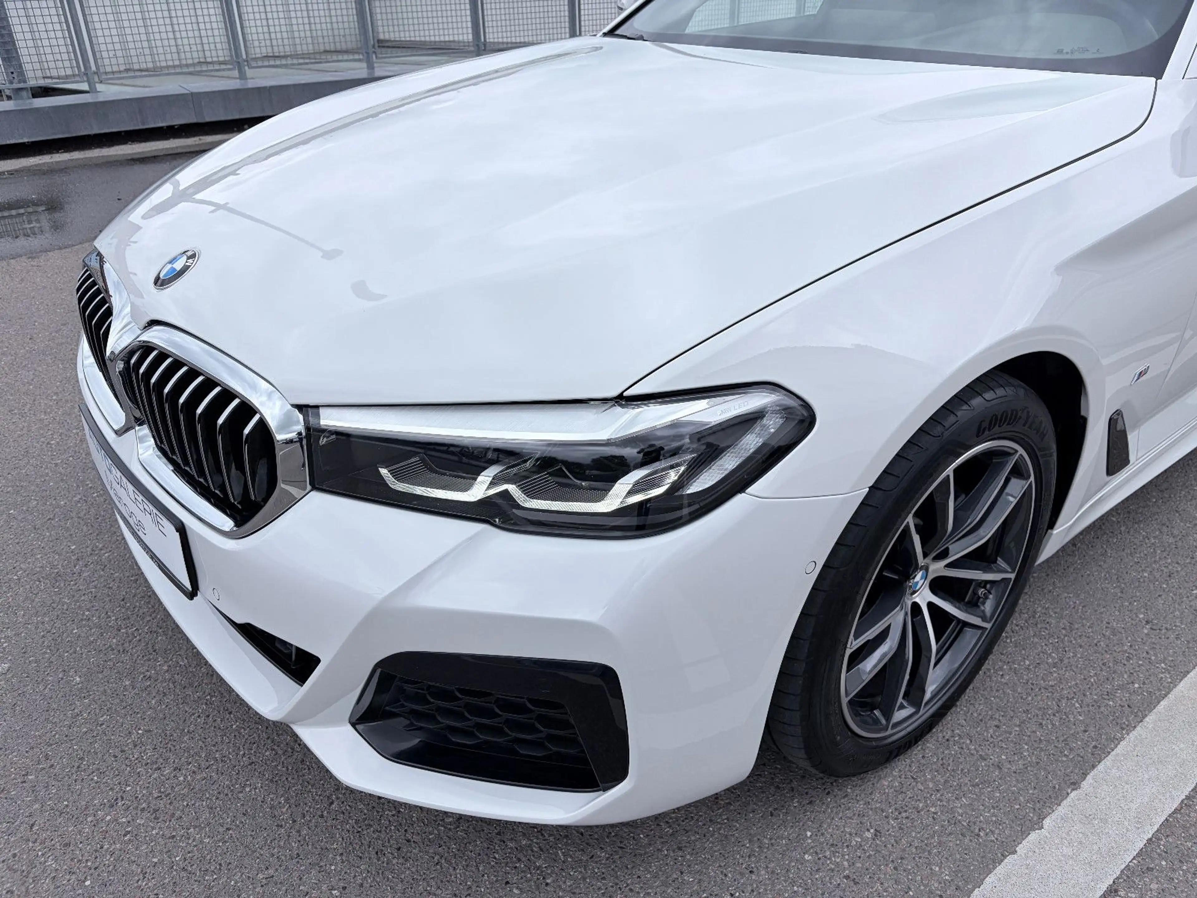 BMW 520 i Aut. M Sport PANO/AHK/HUD/KOMFORTSITZE — photo 10