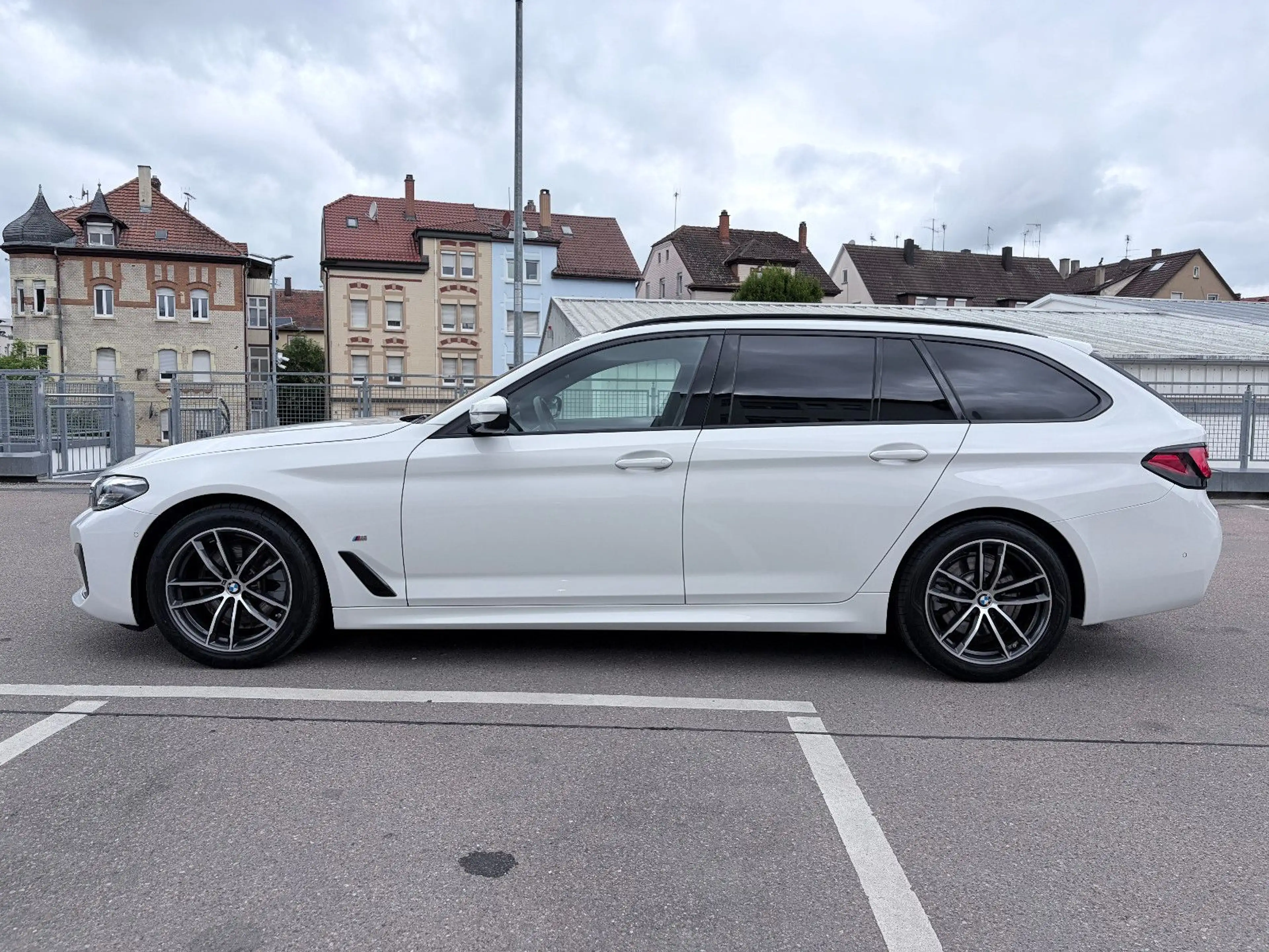 BMW 520 i Aut. M Sport PANO/AHK/HUD/KOMFORTSITZE — photo 8