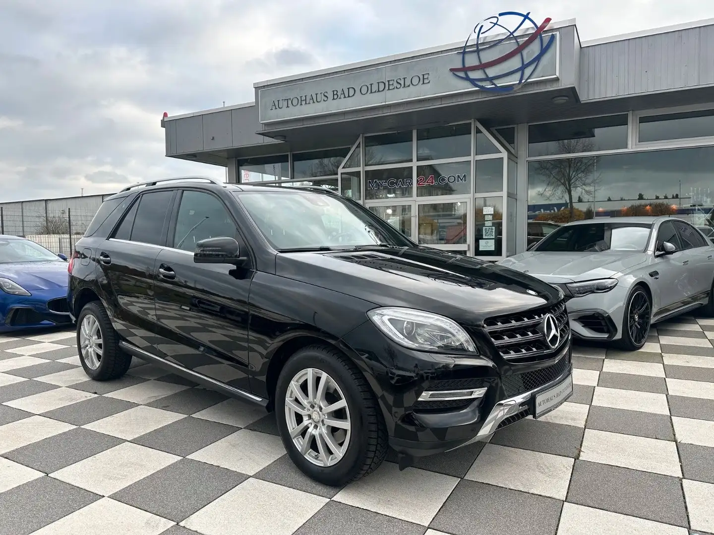 Mercedes-Benz ML 250 Pano,Navi,AHK,Leder,MB-Scheckh,Euro 6 Schwarz - 2