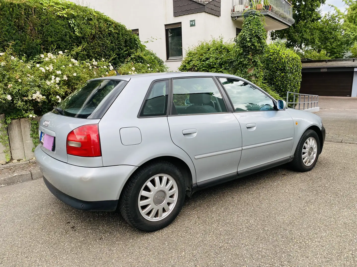 Audi A3 1.8 Autom ZAHNR-NEU 5TÜR PDC|KLIMA|ALC|BC|AW|TÜV Silber - 2