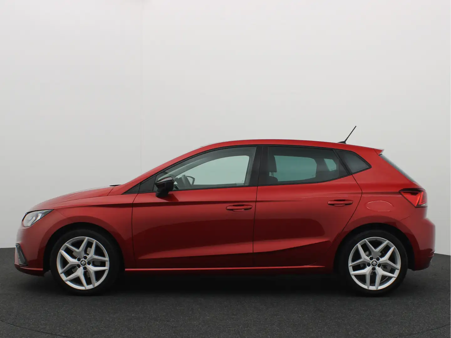 SEAT Ibiza 1.0 TSI 116PK FR Business Intense BEATS AUDIO / CA Rood - 2