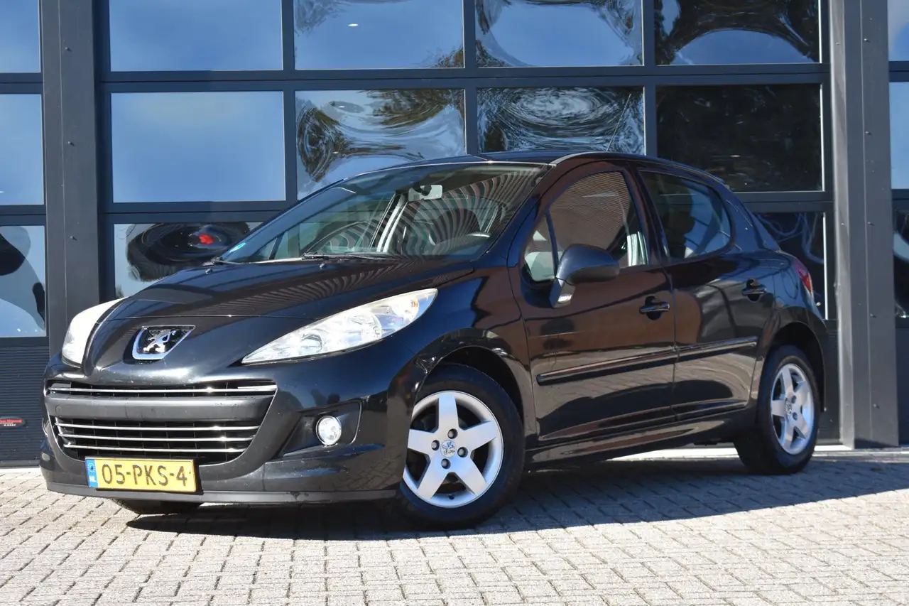 Peugeot 207 1.4 VTi Millesim 200 '11 Airco — photo 1 of 19