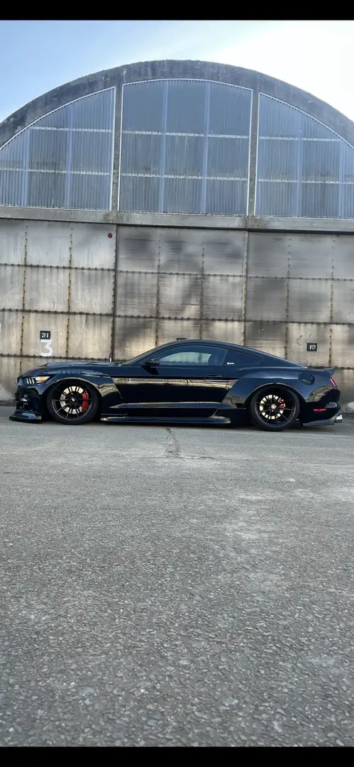 Ford Mustang ford mustang gt met widebody kit komt uit América - 1