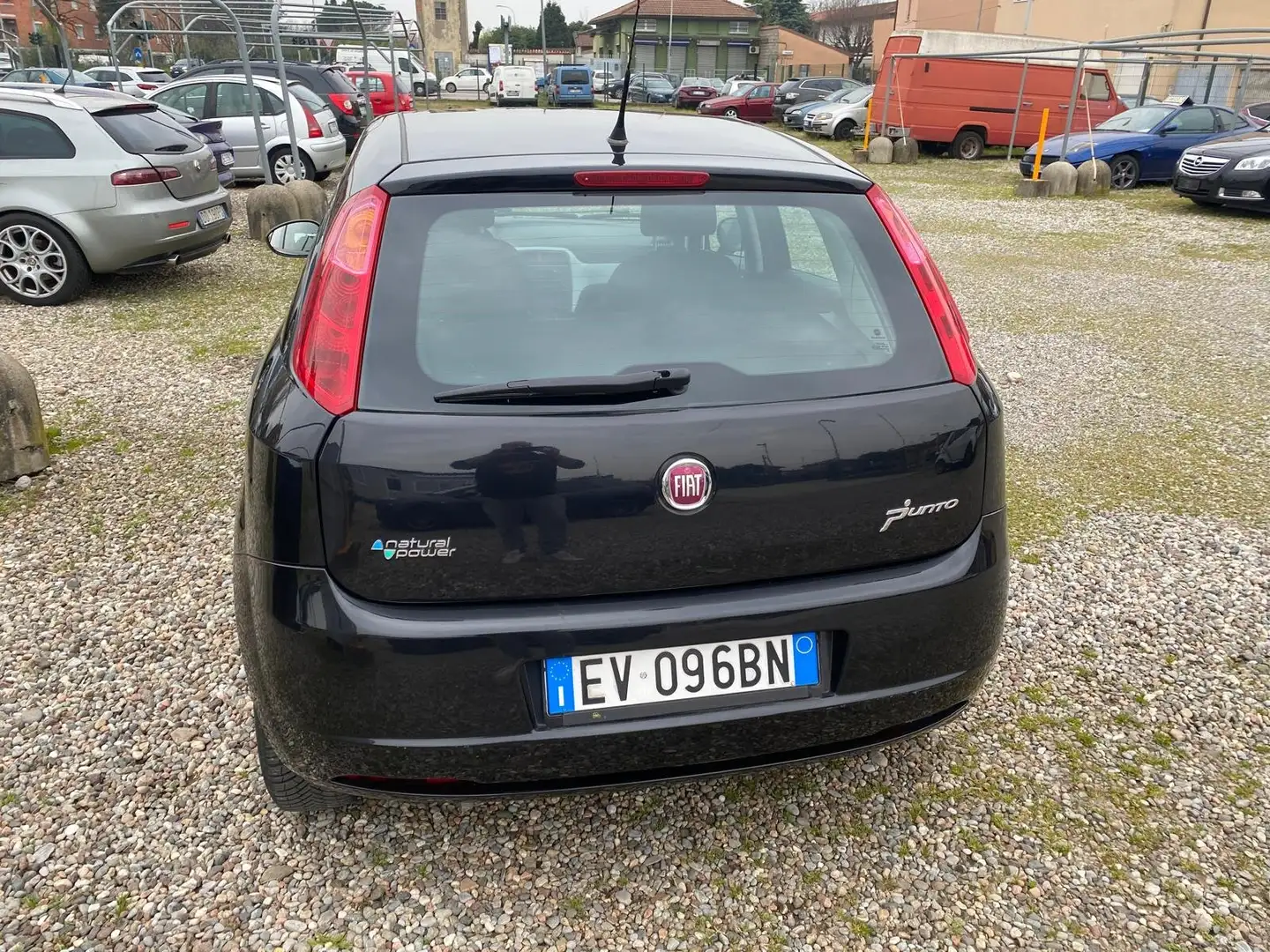 Fiat Punto Punto 5p 1.4 natural power Negro - 2