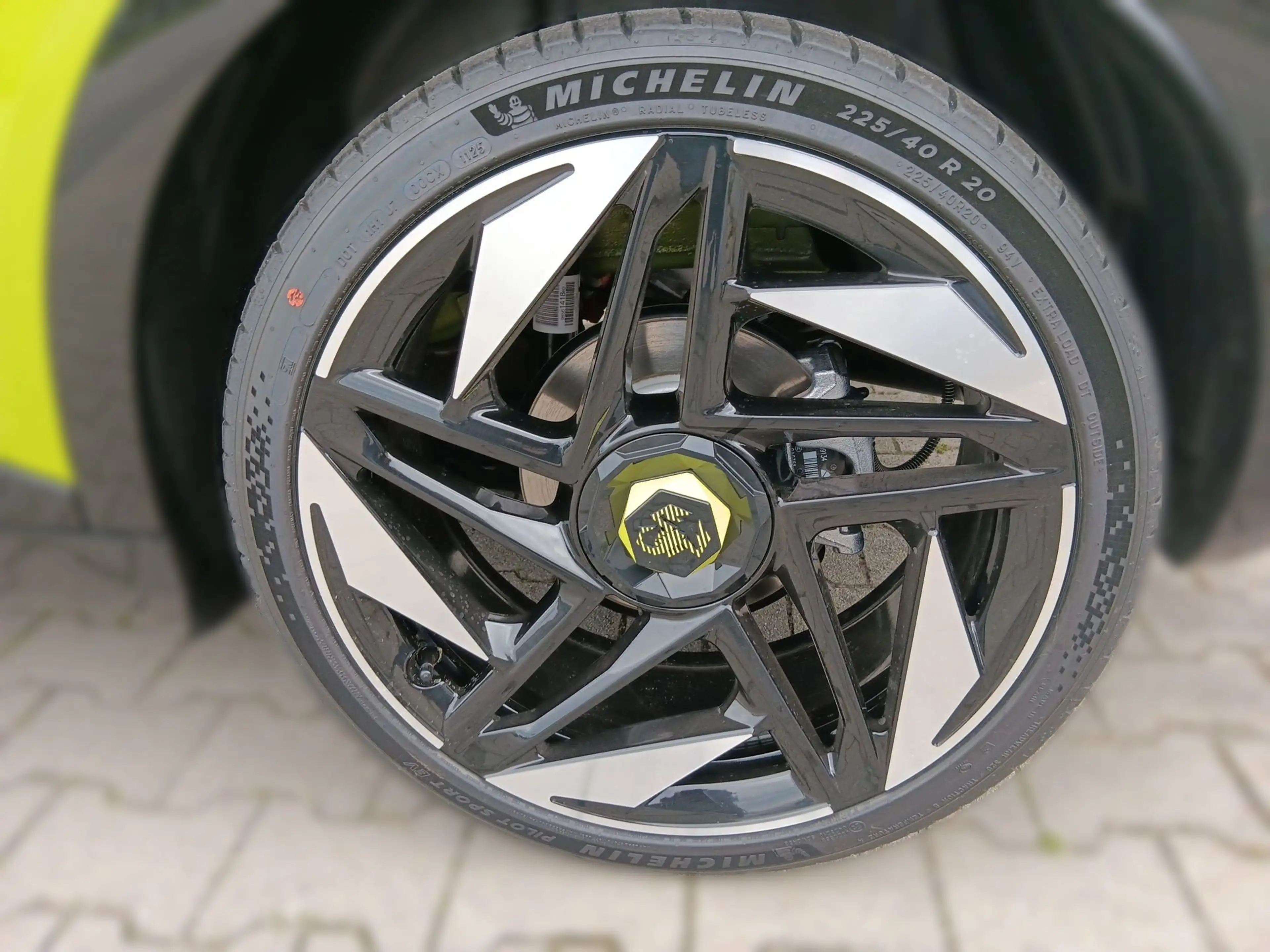 Abarth 600e Scorpionissima 280PS — photo 9