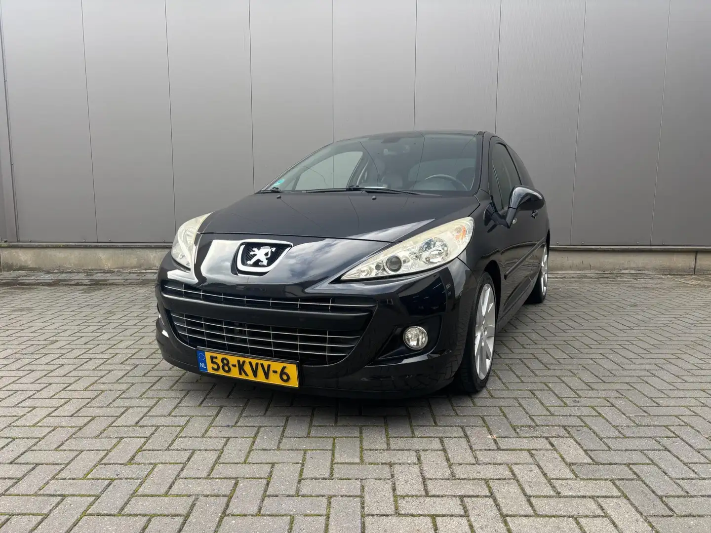 Peugeot 207 1.6 THP Féline Schwarz - 1