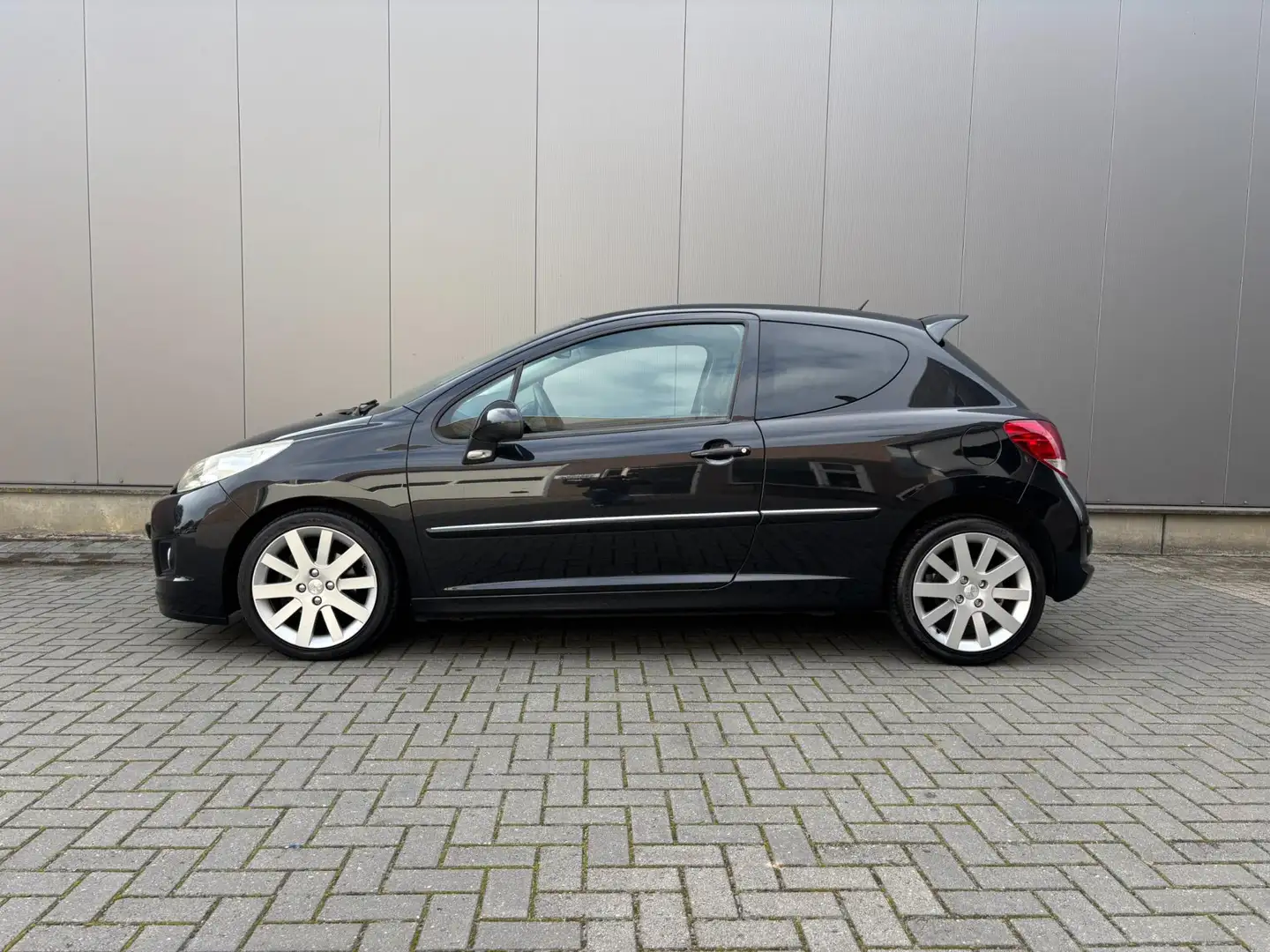 Peugeot 207 1.6 THP Féline Schwarz - 2