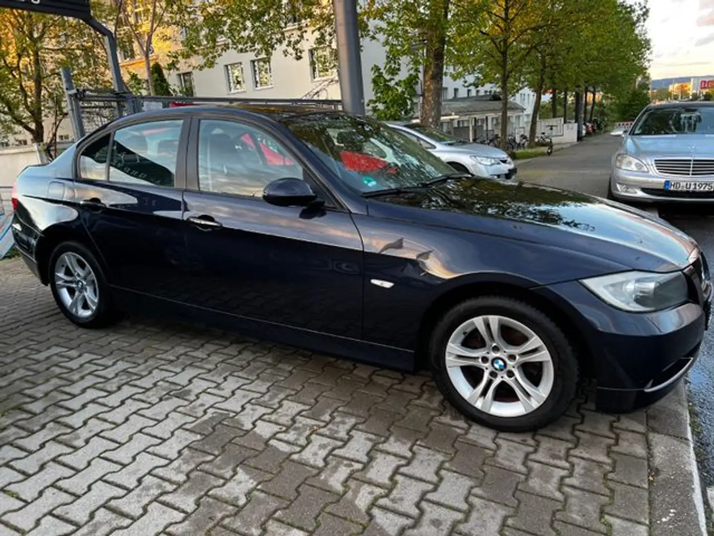 BMW 318 Baureihe 3 Lim. 318i, Klimaautomatik, Schiebedach Modrá - 2