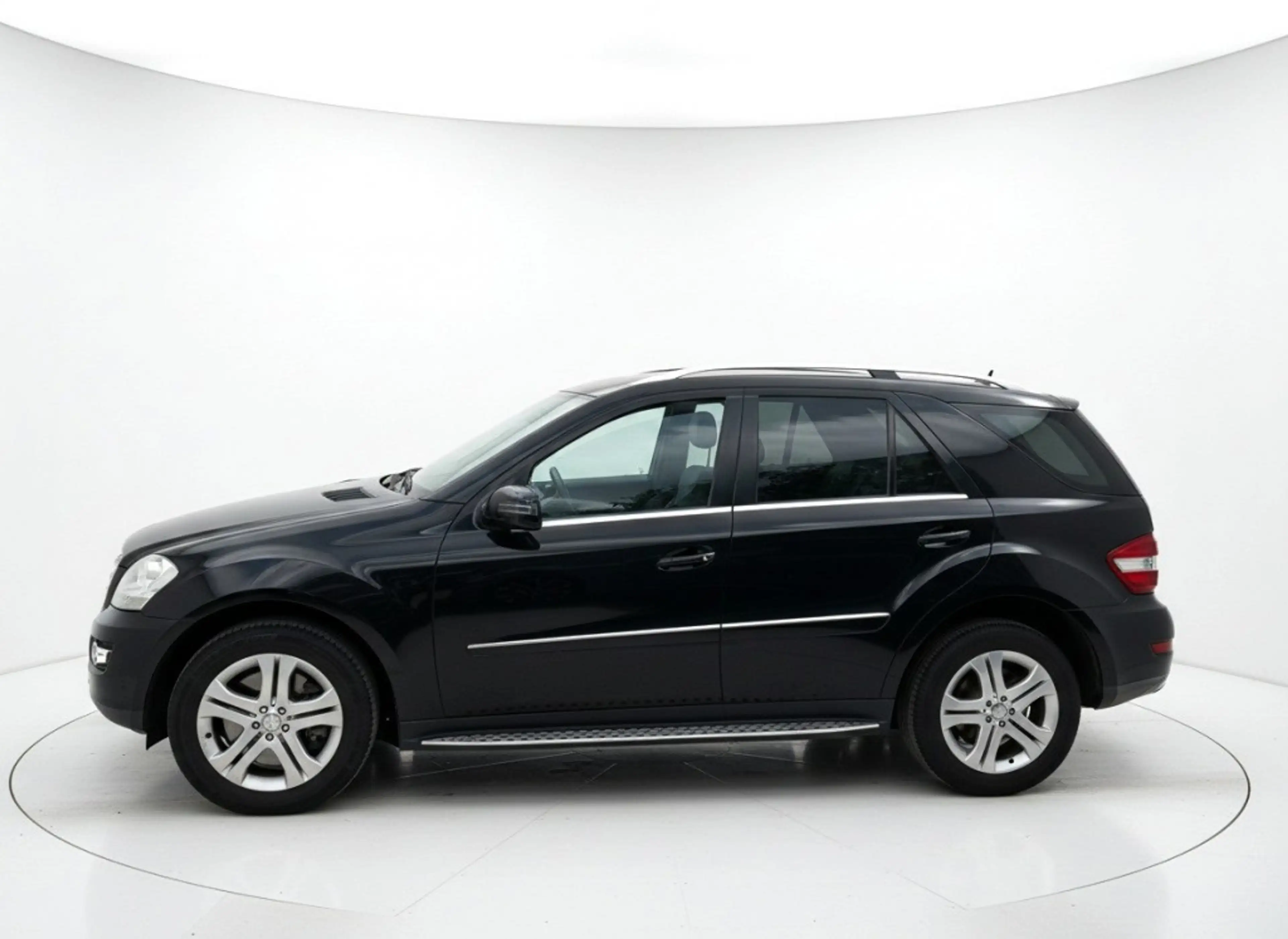 Mercedes-Benz ML 500 500 Dealeronderhouden, Camera, Cruise, Trekhaak — photo 5
