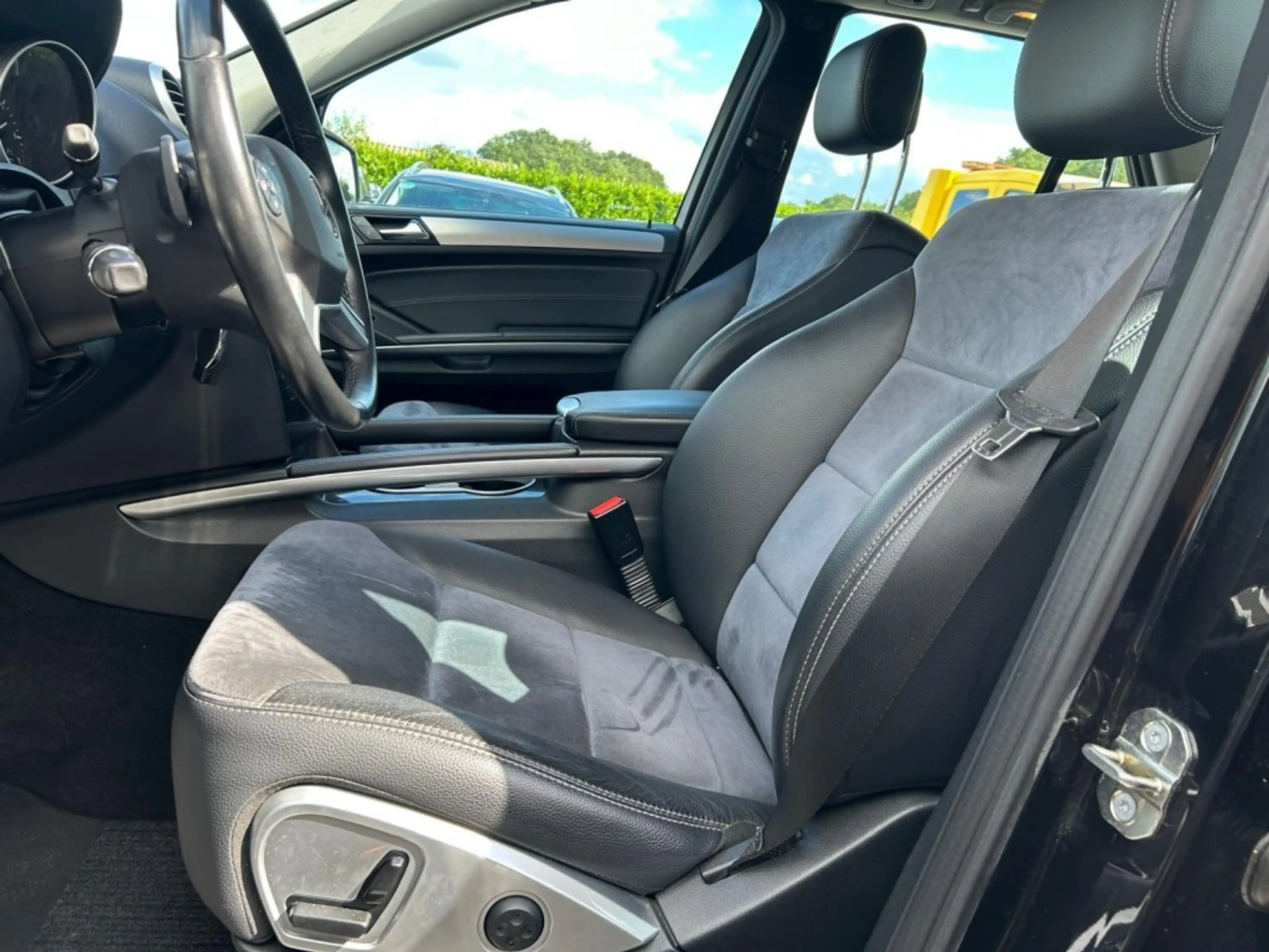 Mercedes-Benz ML 500 500 Dealeronderhouden, Camera, Cruise, Trekhaak — photo 12