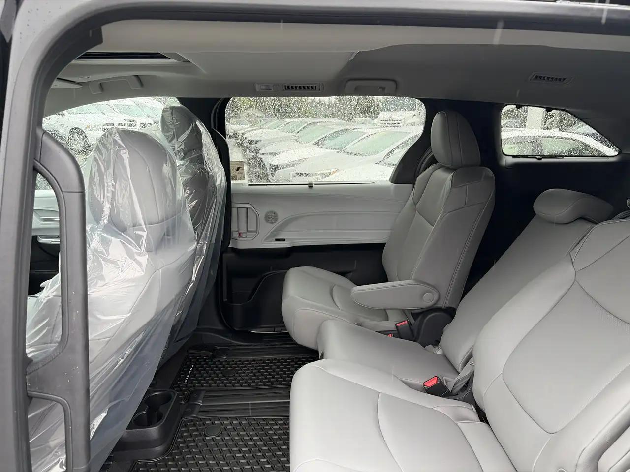 Toyota Sienna снимка Toyota Sienna