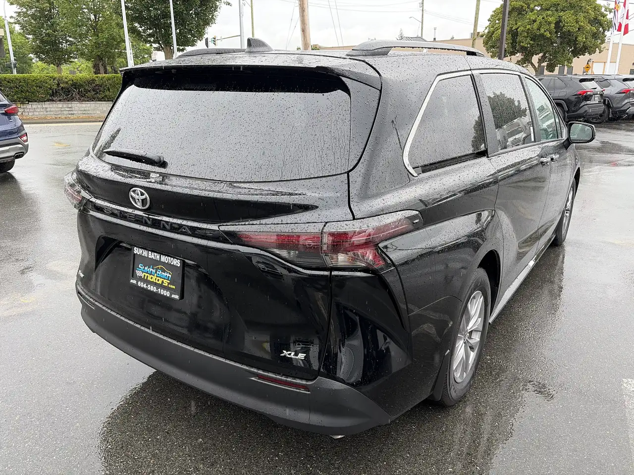 Toyota Sienna снимка Toyota Sienna
