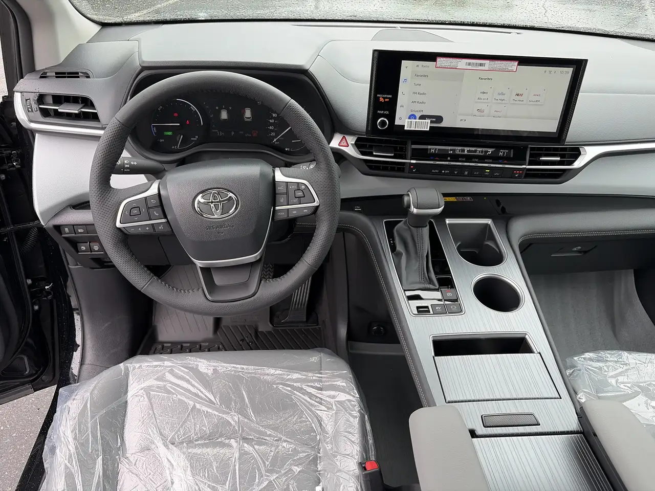 Toyota Sienna снимка Toyota Sienna