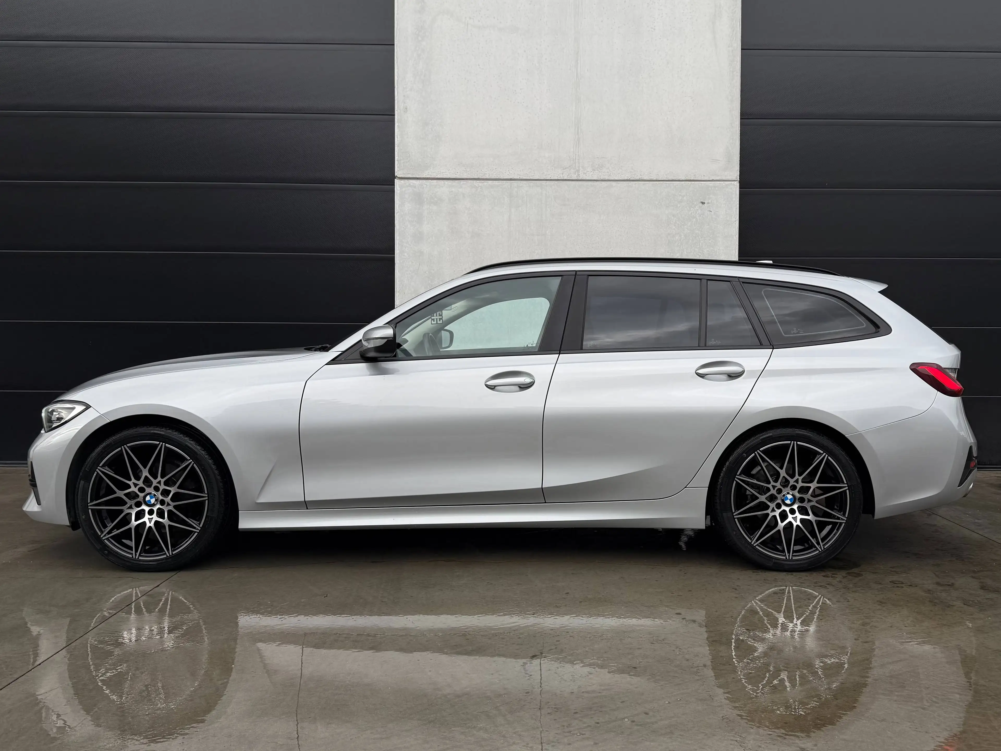 BMW 318 Touring 19" LICHTMETALEN VELGEN | AUTOMAAT | BMW LIVE COCKPIT | NAVI | CRUISE CONTROL | PDC | CONNECTED DRIVE — photo 17