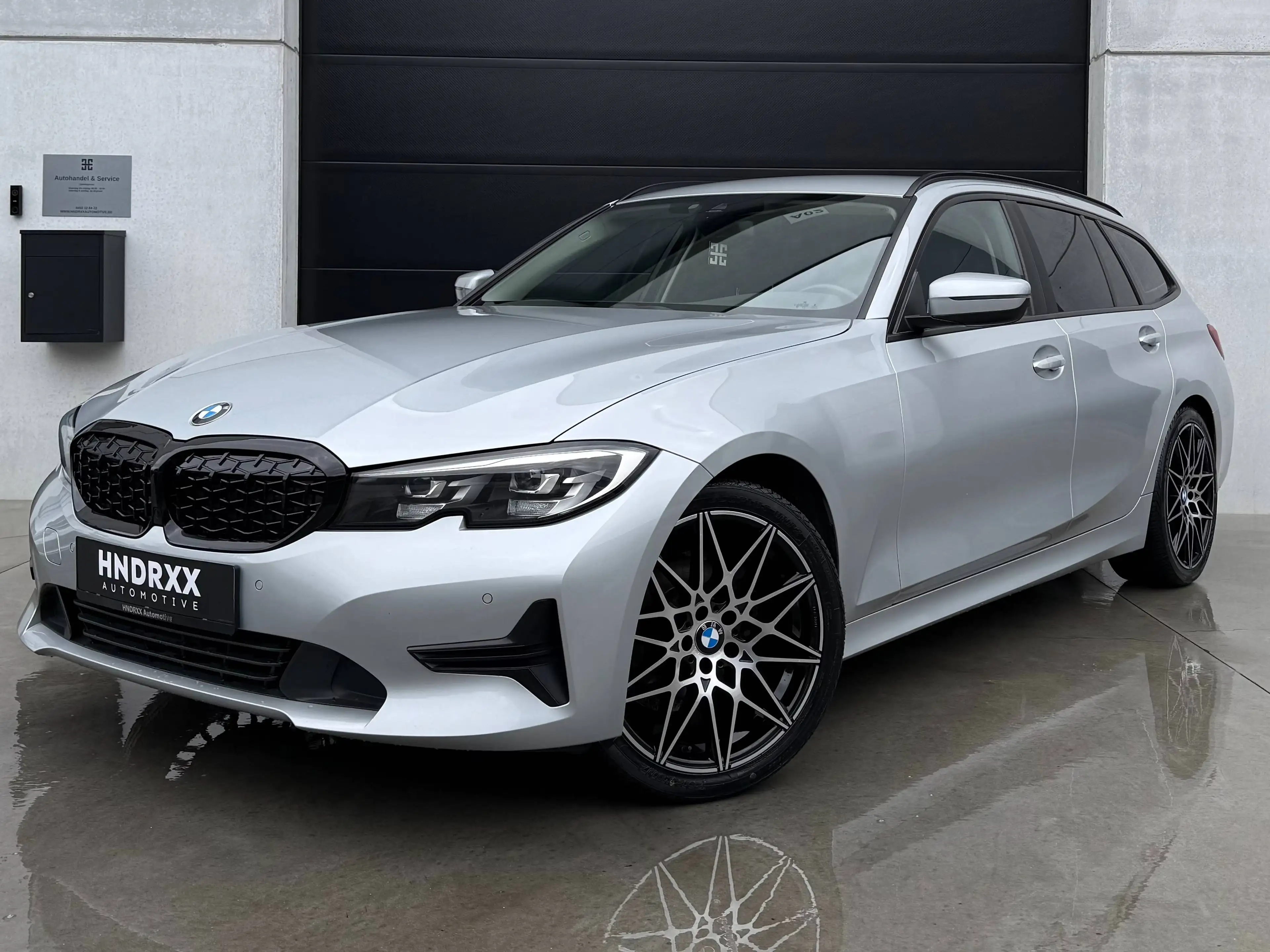 BMW 318 Touring 19" LICHTMETALEN VELGEN | AUTOMAAT | BMW LIVE COCKPIT | NAVI | CRUISE CONTROL | PDC | CONNECTED DRIVE