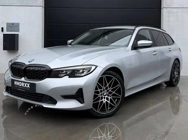 BMW 318 Touring 19" LICHTMETALEN VELGEN | AUTOMAAT | BMW LIVE COCKPIT | NAVI | CRUISE CONTROL | PDC | CONNECTED DRIVE