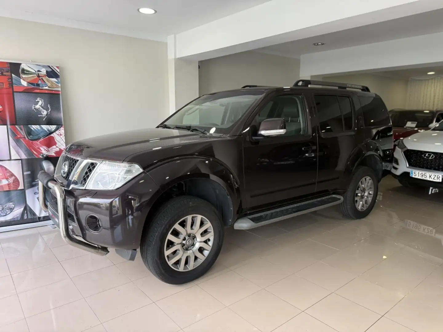 Nissan Pathfinder 2.5dCi SE Bruin - 1