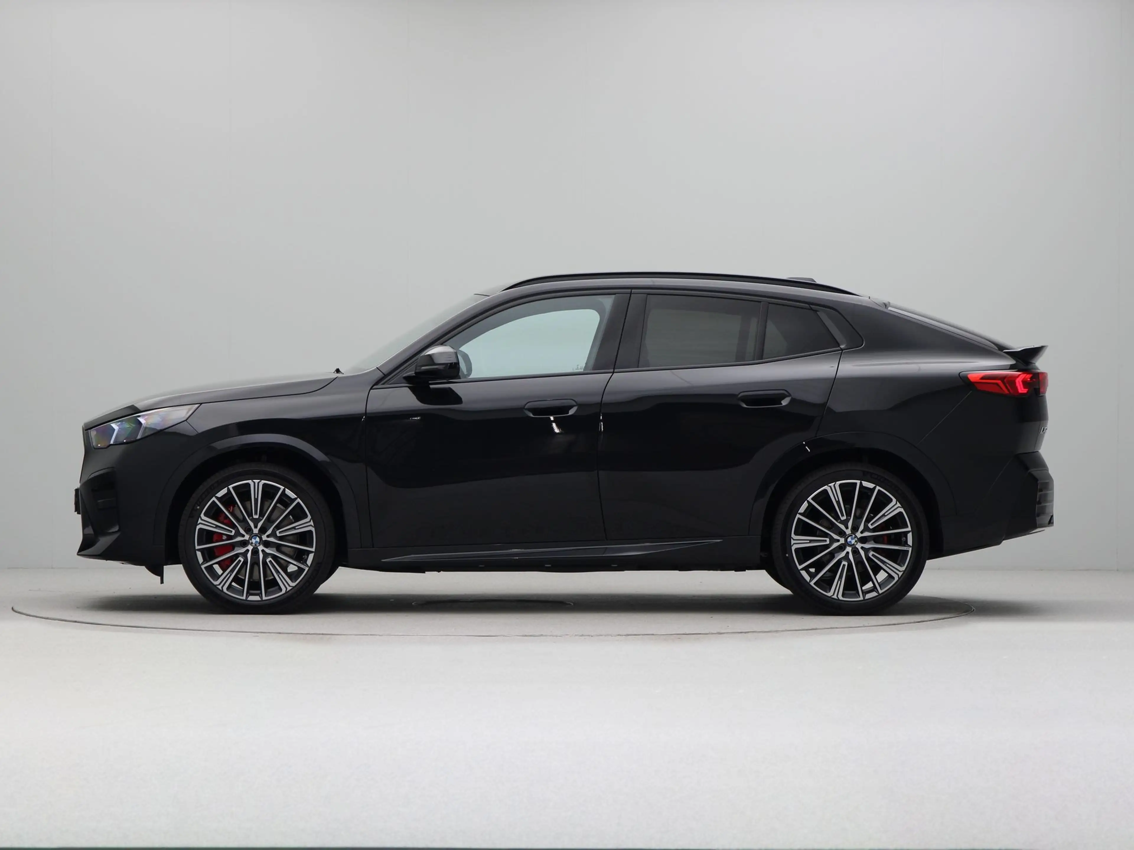 BMW iX2 eDrive20 67 kWh M Sport Edition — photo 11