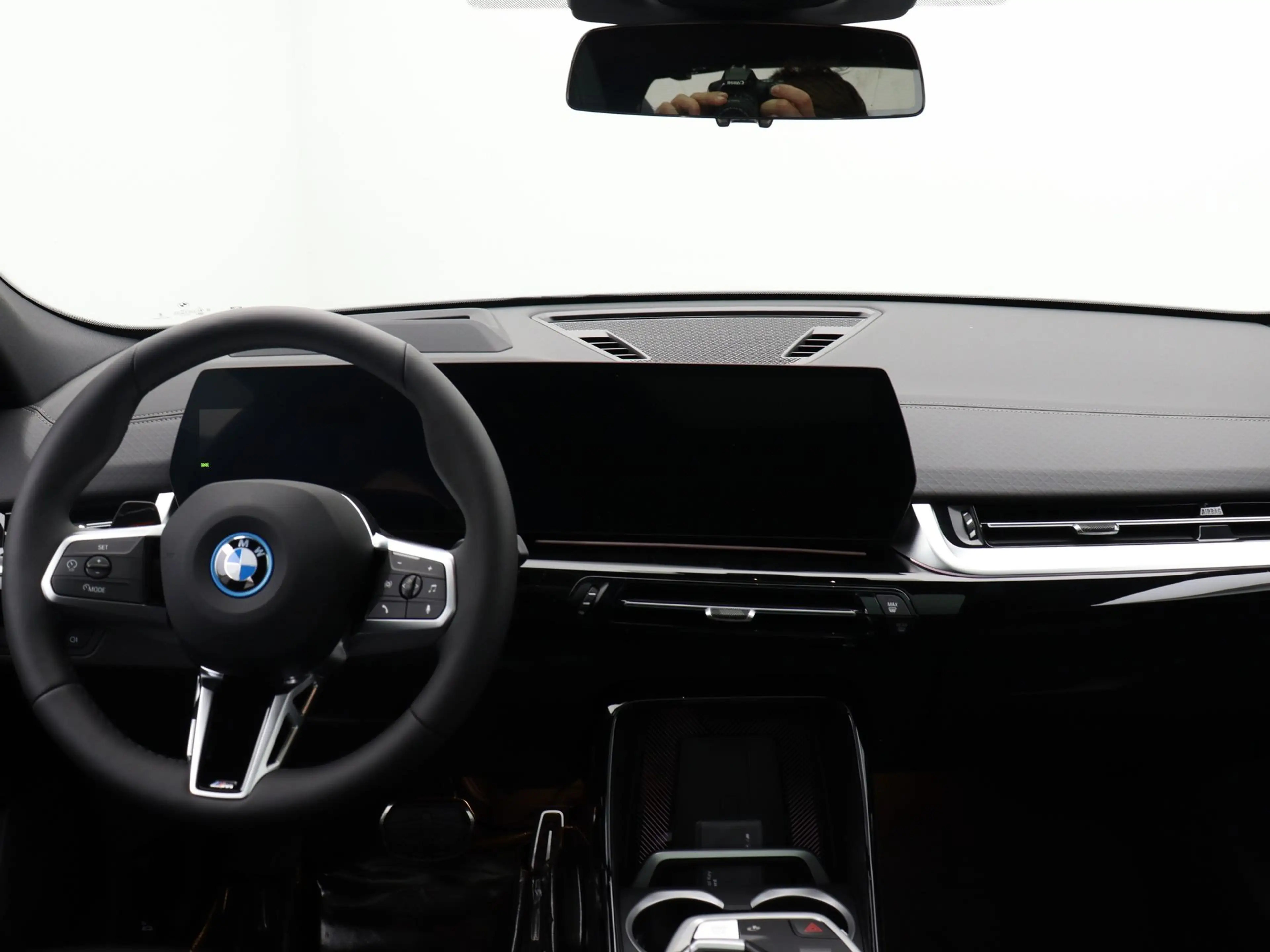 BMW iX2 eDrive20 67 kWh M Sport Edition — photo 12