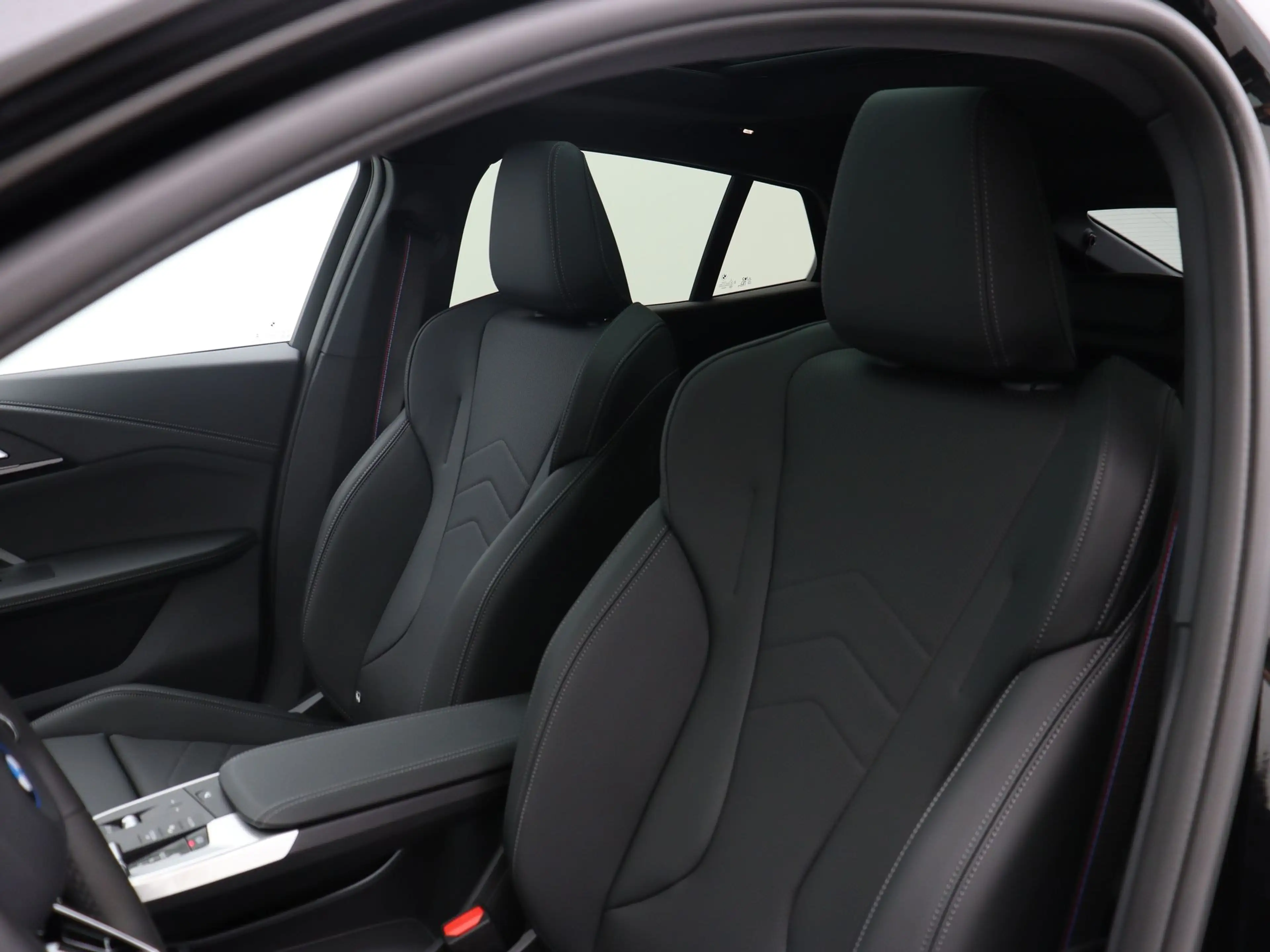 BMW iX2 eDrive20 67 kWh M Sport Edition — photo 4