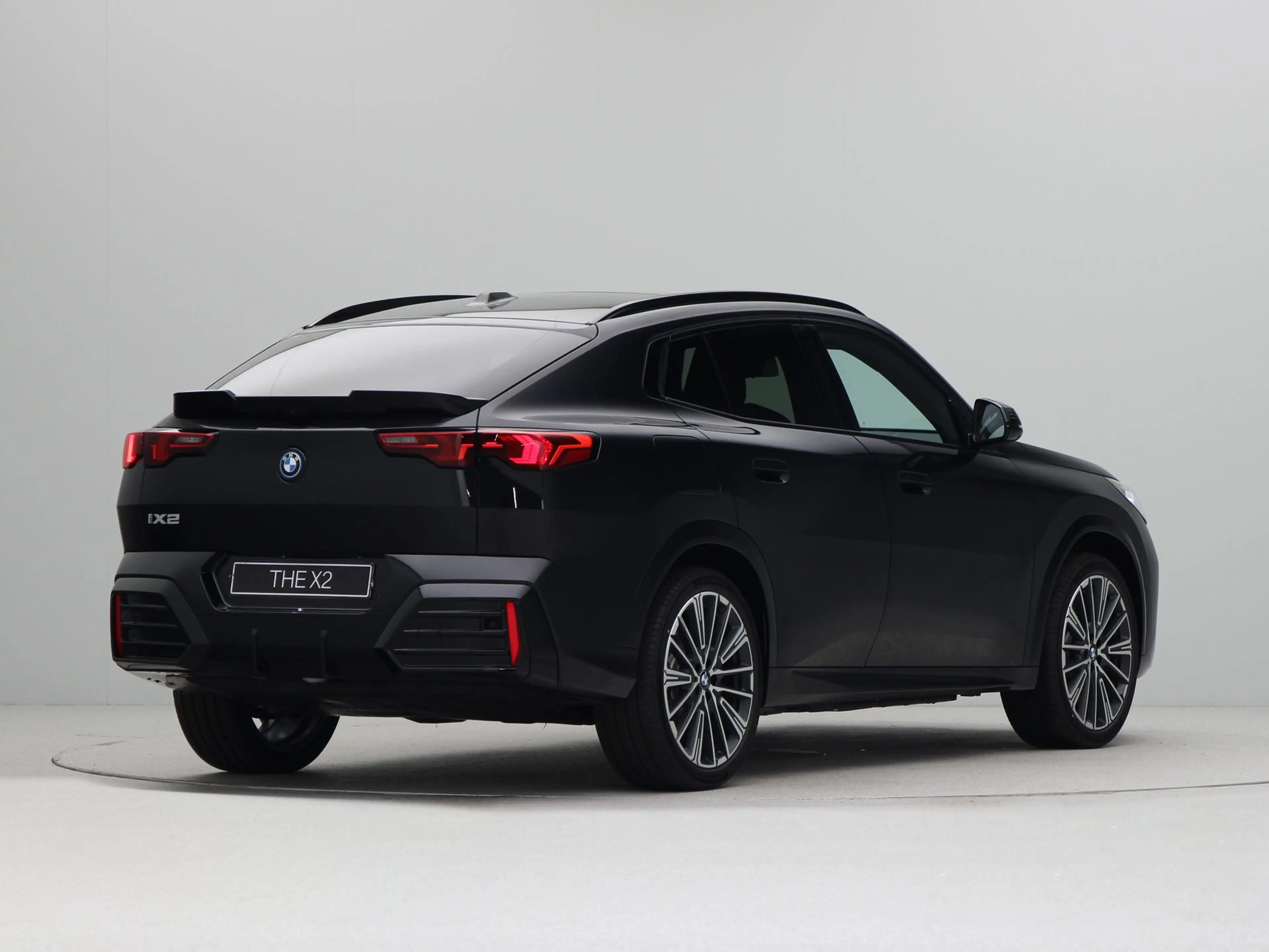 BMW iX2 eDrive20 67 kWh M Sport Edition — photo 8