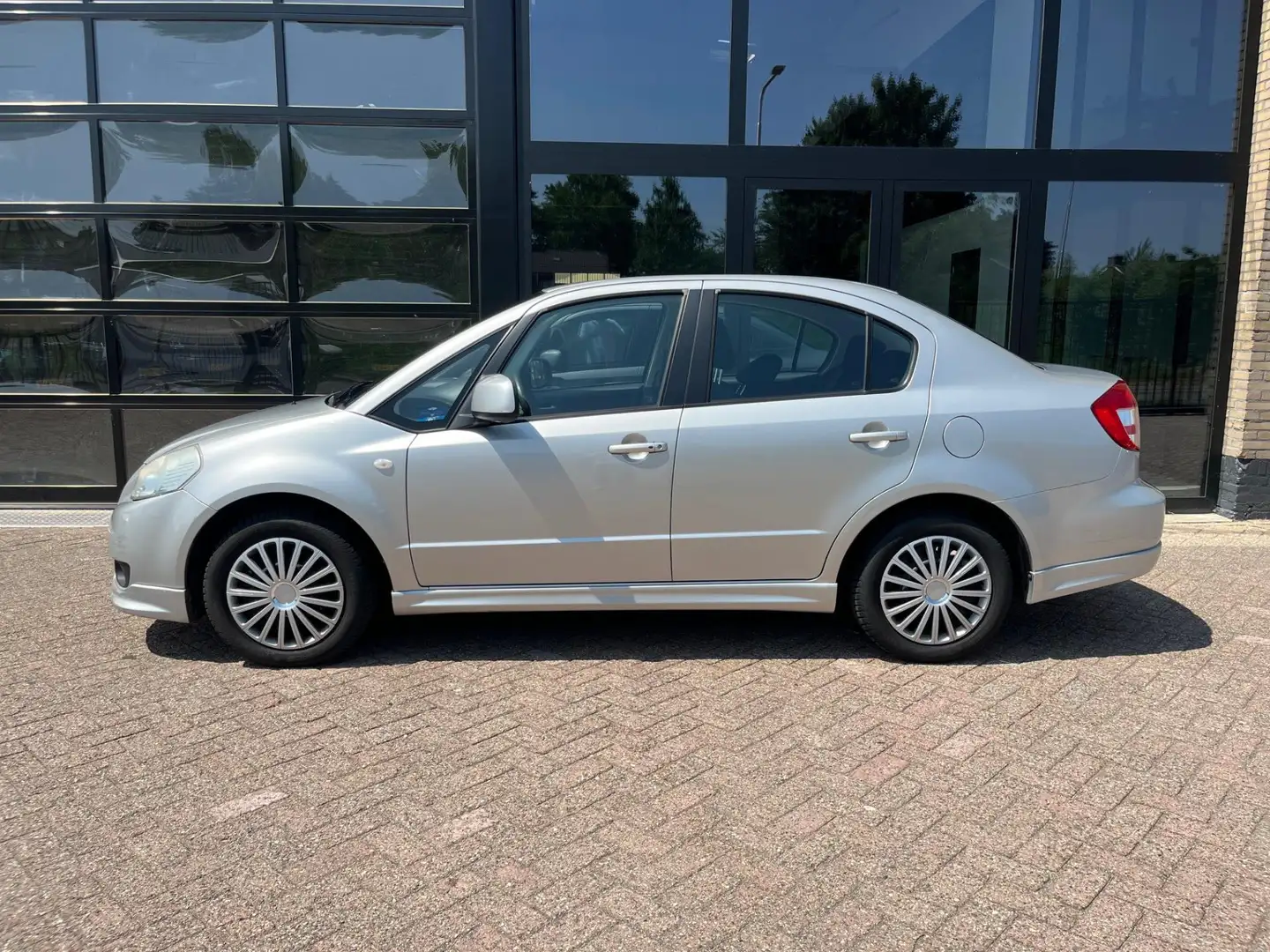 Suzuki SX4 Exclusive, Airco, 1 eigenaar, Trekhaak Grijs - 2