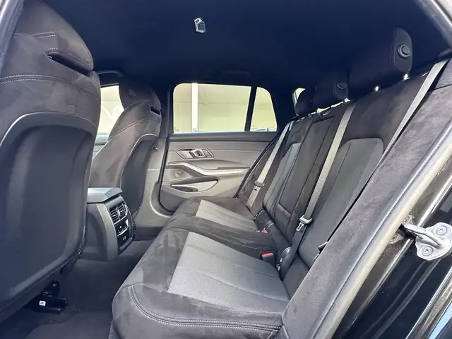 BMW 3 Series view 11