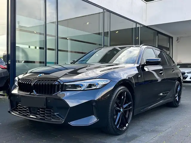 BMW 3 Series view 4