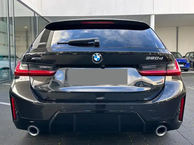 BMW 3 Series view 13