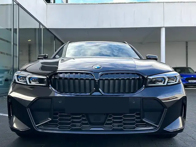 BMW 3 Series view 5