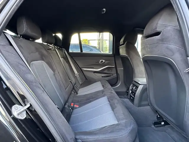 BMW 3 Series view 10