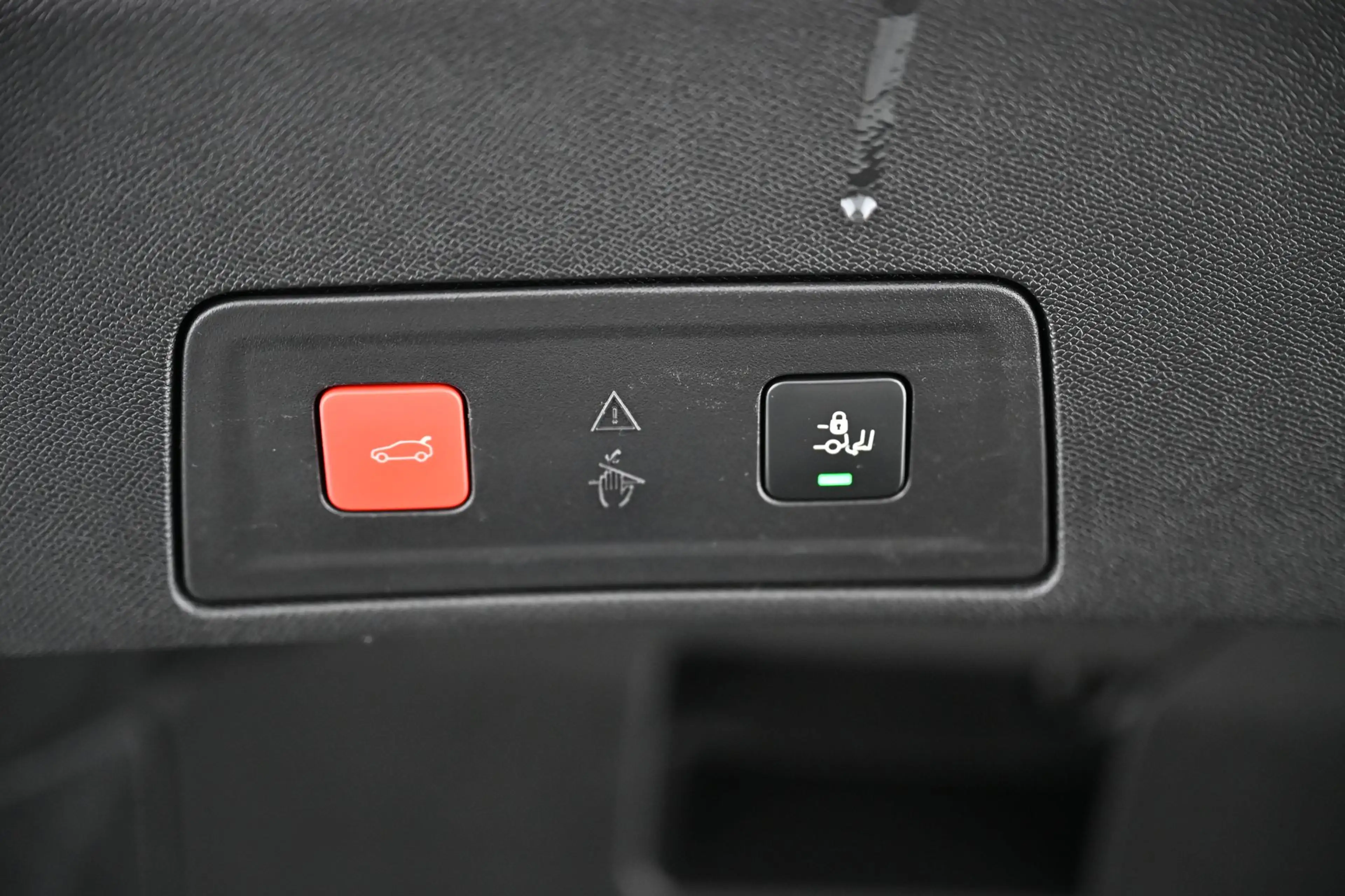 Peugeot 508 Hybrid 225 Allure Pack Puretech/El 225 EAT8 HA Pi — photo 34