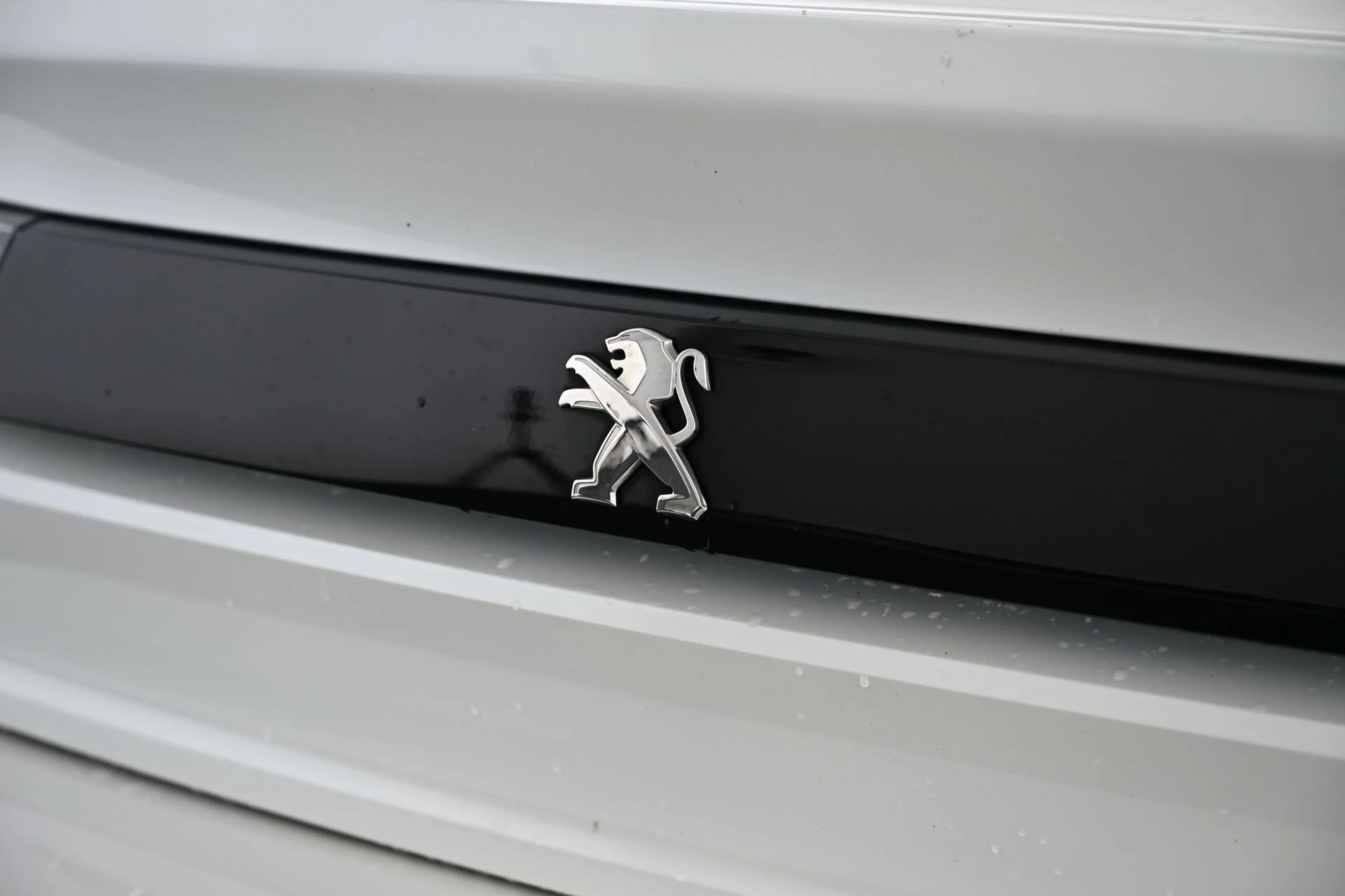 Peugeot 508 Hybrid 225 Allure Pack Puretech/El 225 EAT8 HA Pi — photo 13