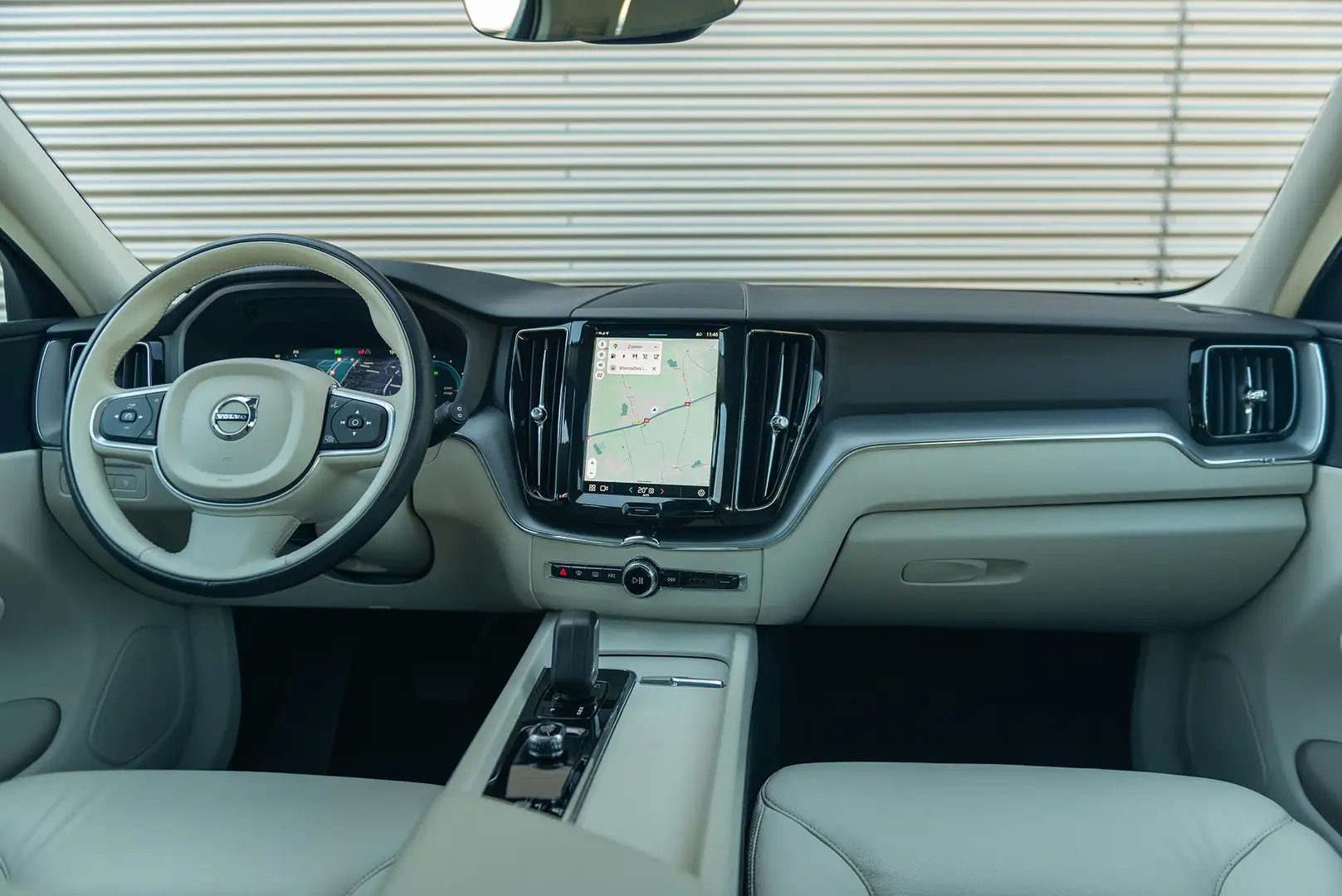 Volvo XC60 T6 Aut. LongRange Inscription Leder Panoramadak Pa Weiß - 2