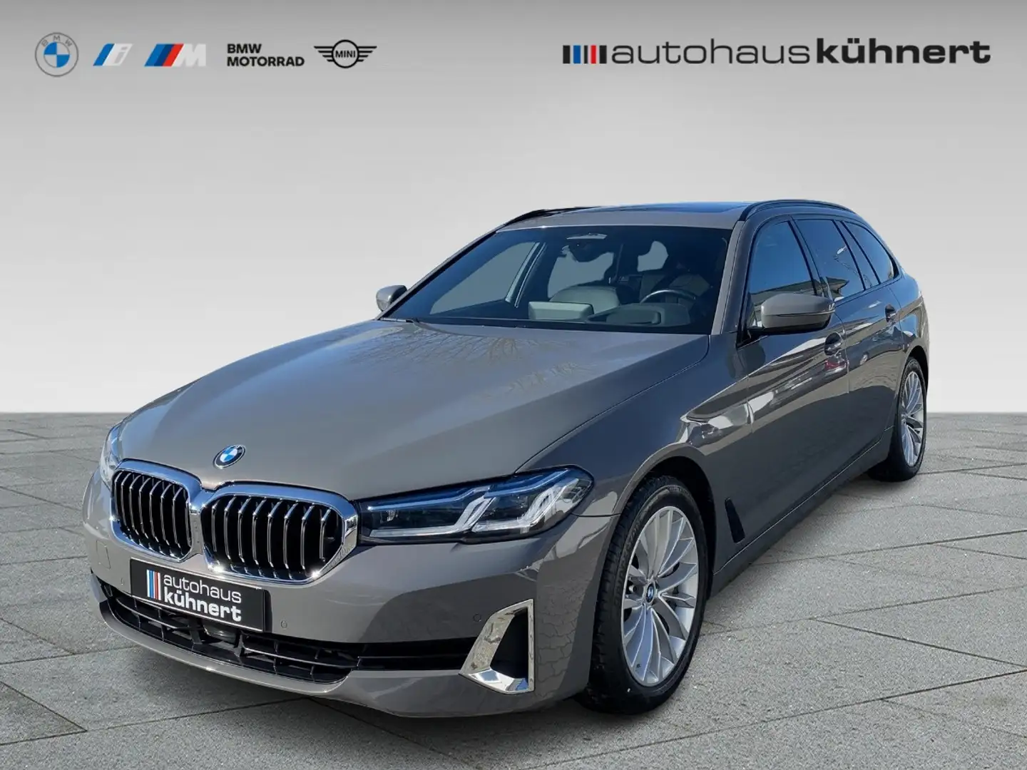 BMW 540 d xDrive Touring LuxuryLine ACC PanoSD Laser SpurA Grijs - 1