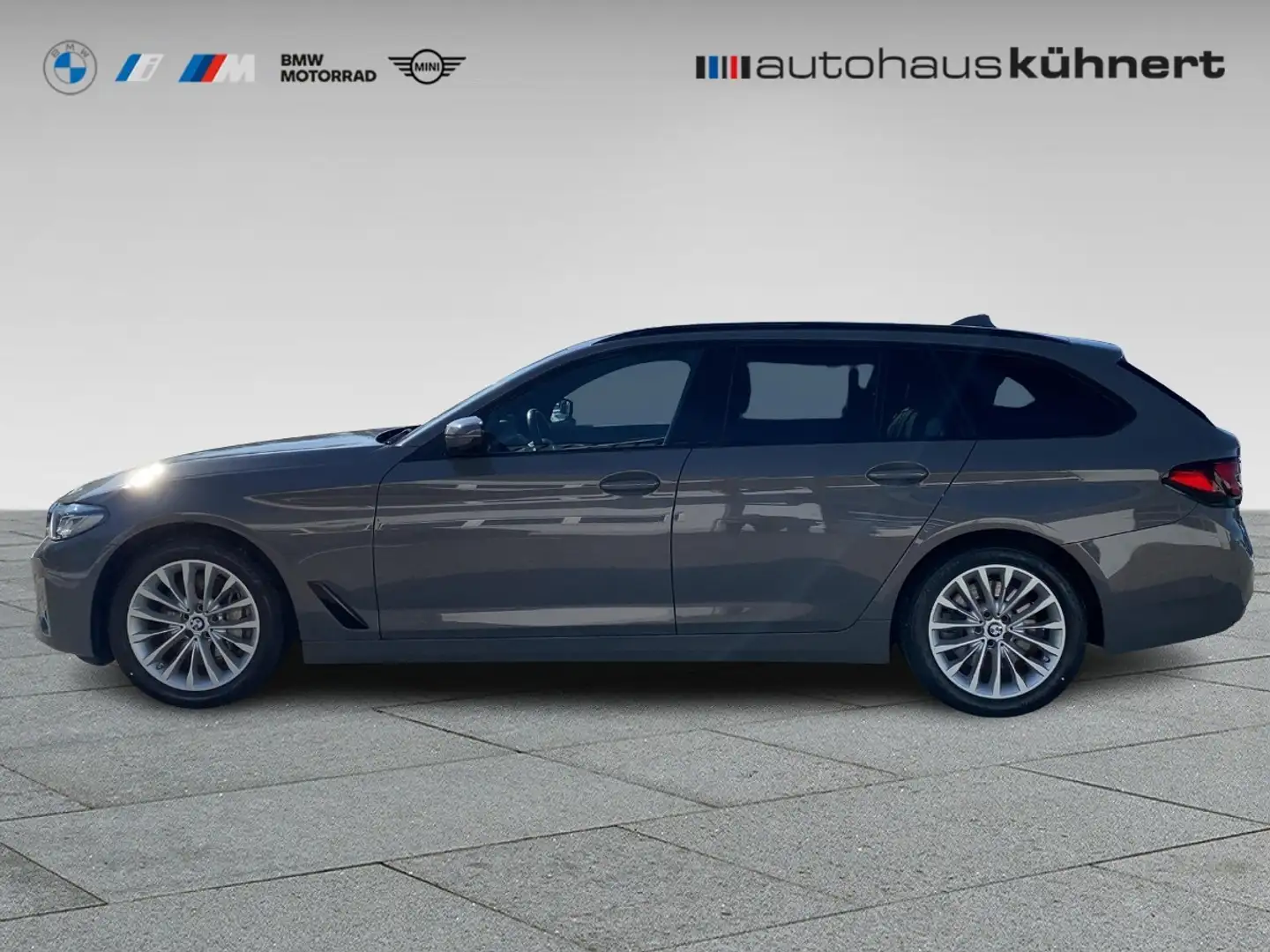 BMW 540 d xDrive Touring LuxuryLine ACC PanoSD Laser SpurA Grijs - 2
