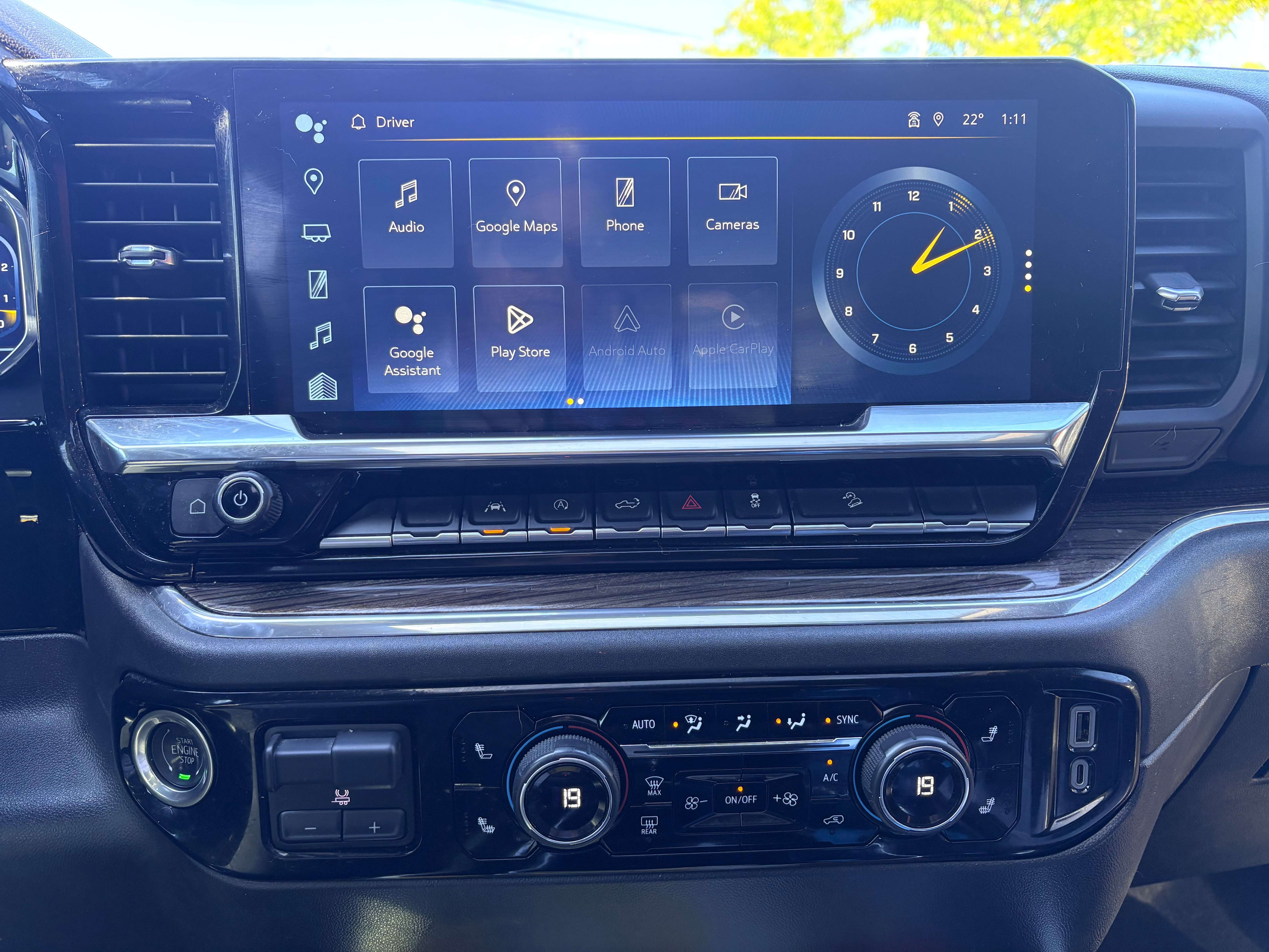 2024 Chevrolet Silverado 1500 Crew Cab RST 4WD Sunroof Nav Remote Start Back Up Camera photo 3