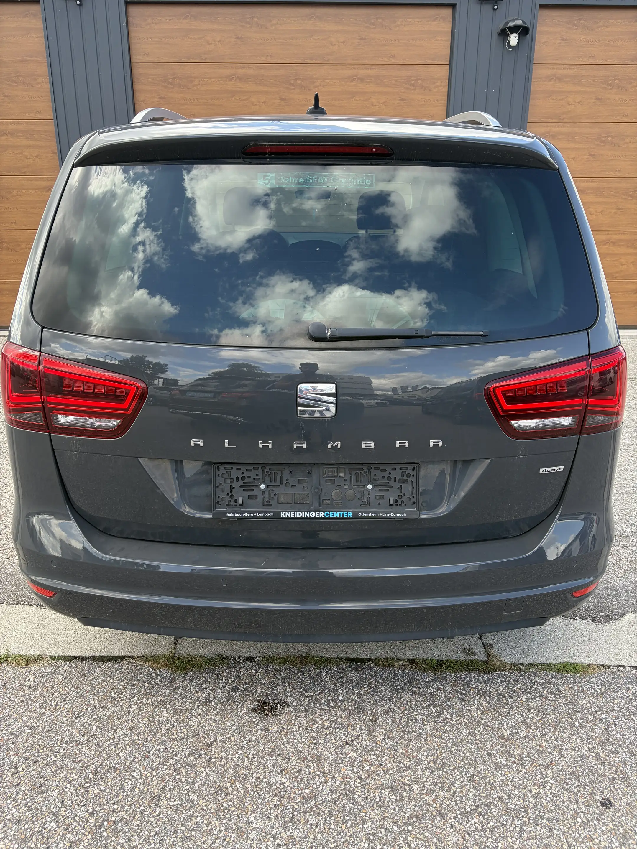 SEAT Alhambra Executive 2,0 TDI DSG 4WD — photo 6