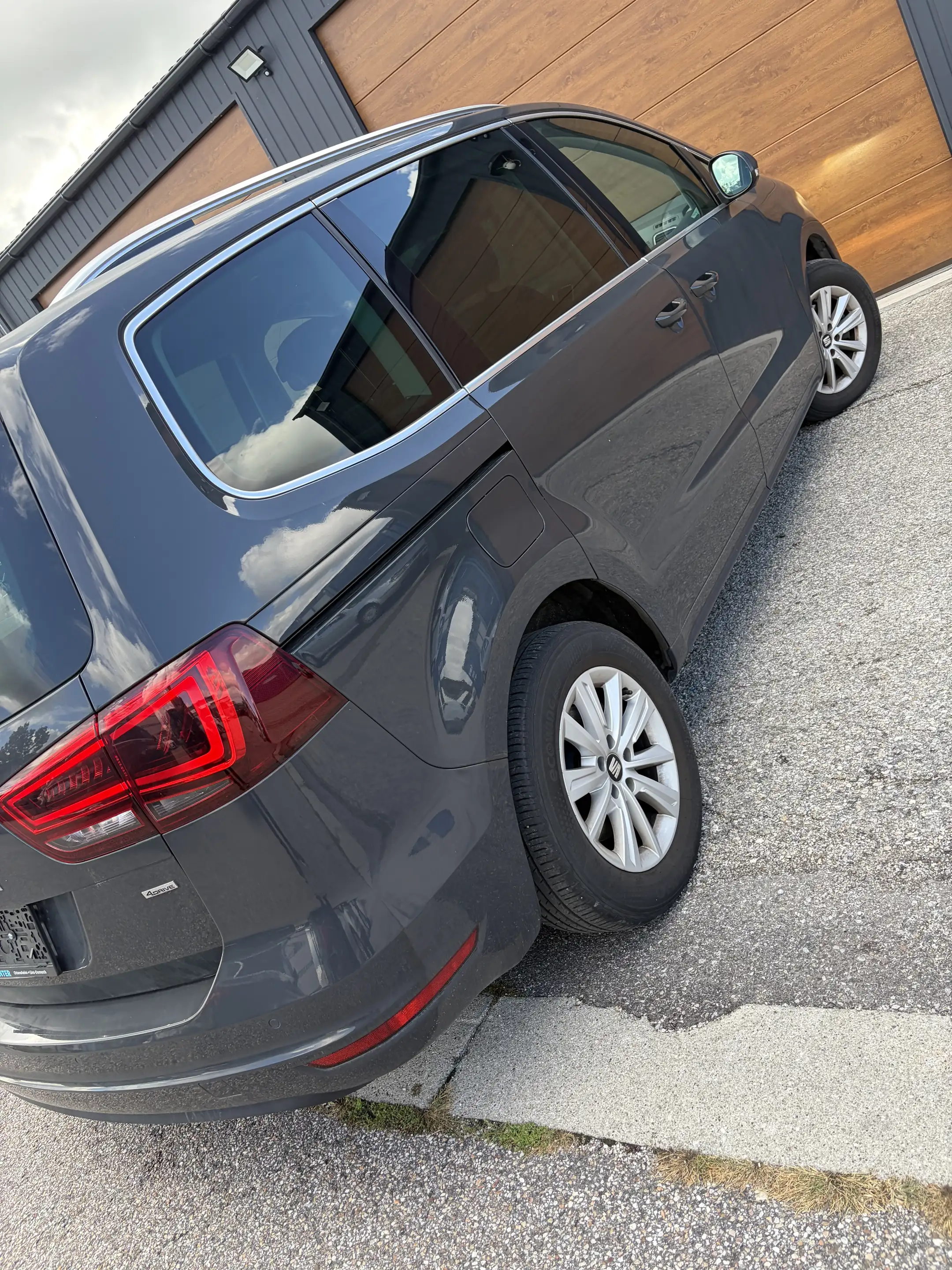 SEAT Alhambra Executive 2,0 TDI DSG 4WD — photo 4