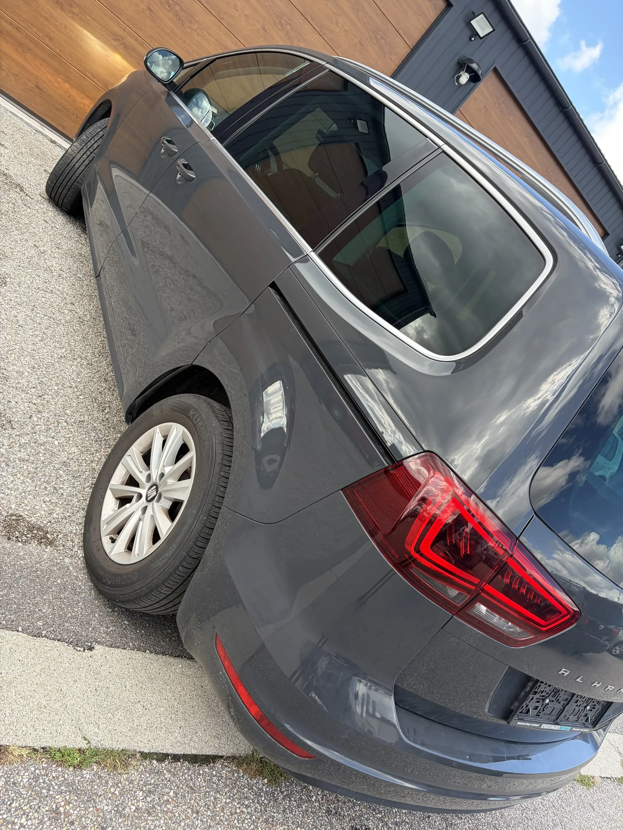 SEAT Alhambra Executive 2,0 TDI DSG 4WD — photo 5